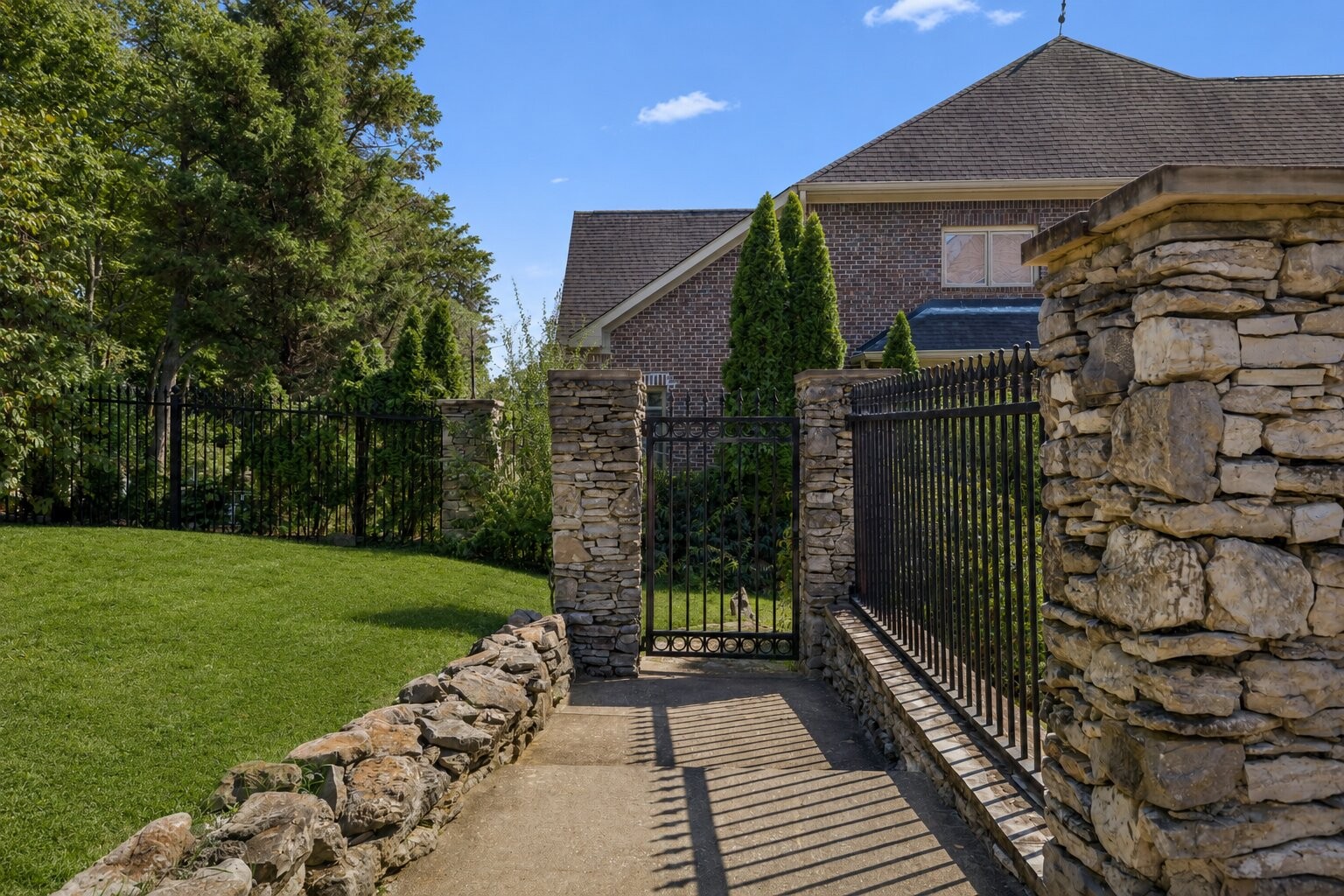 3430 Golf Club Ln