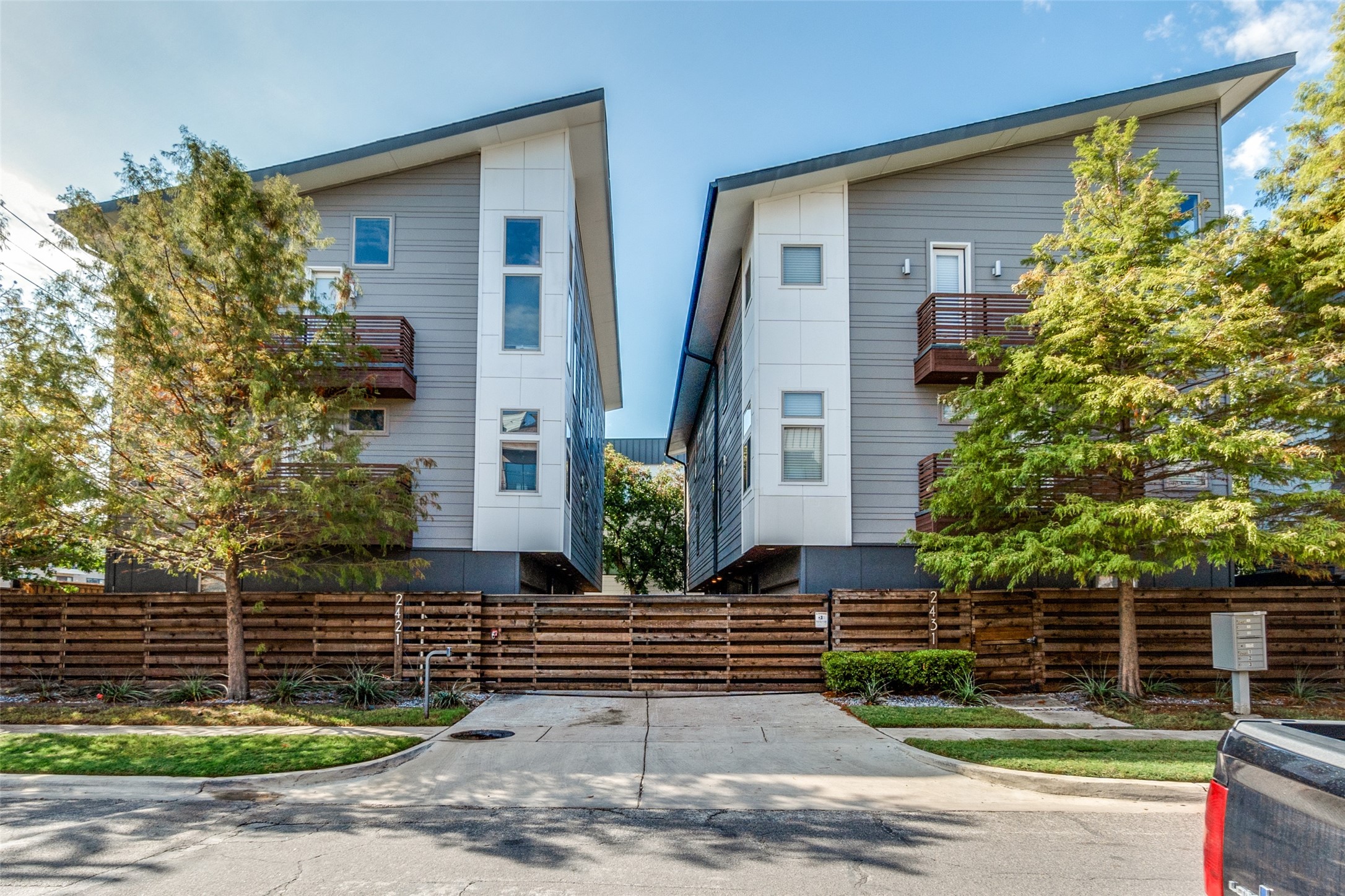 2431 N Garrett Avenue 2