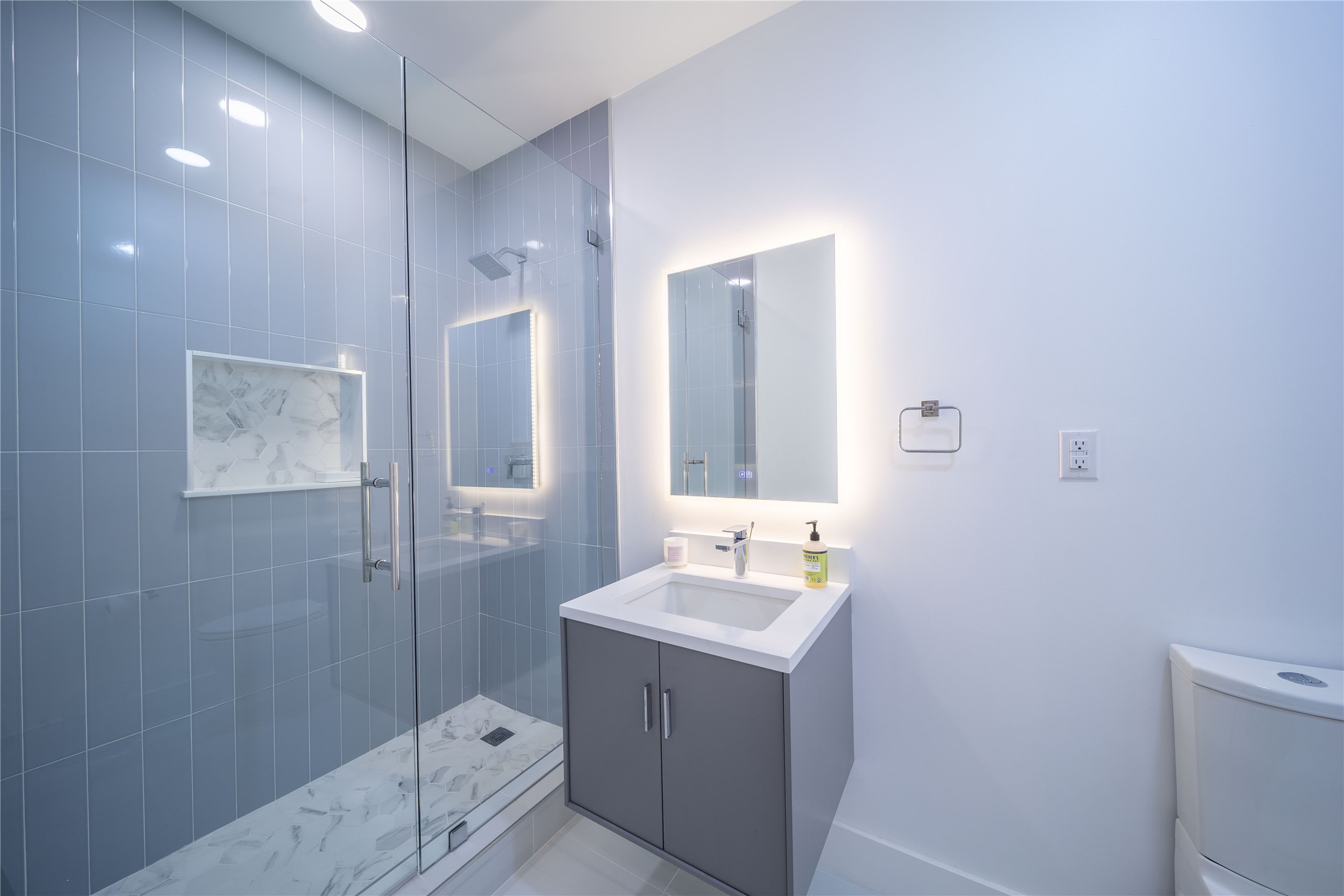 5656 N Central Expressway 705