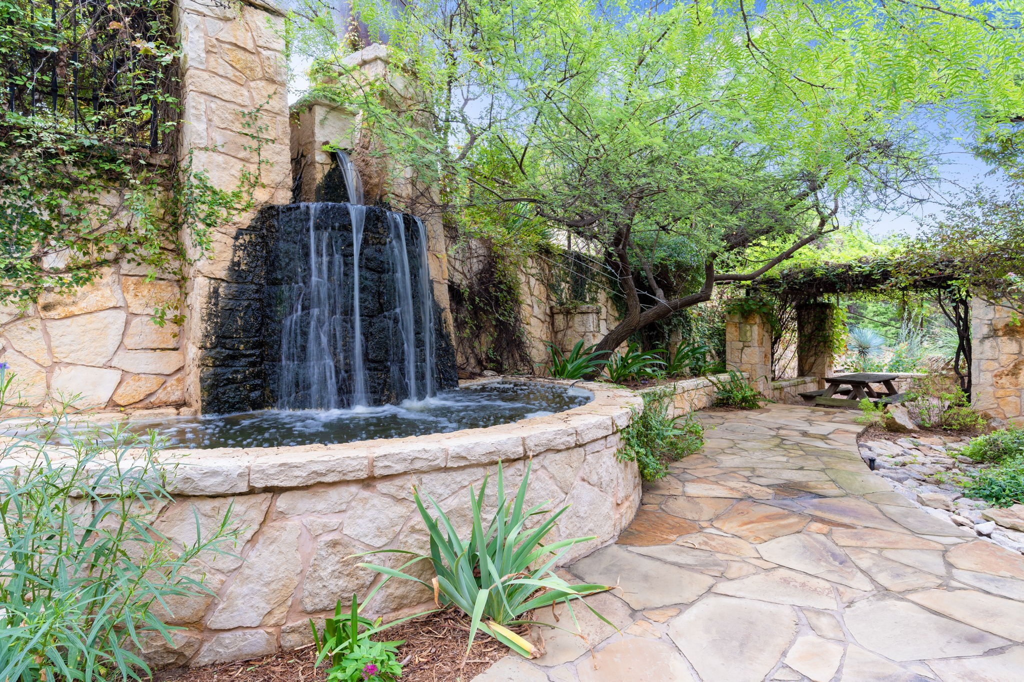 1011 Lakeview Point Road