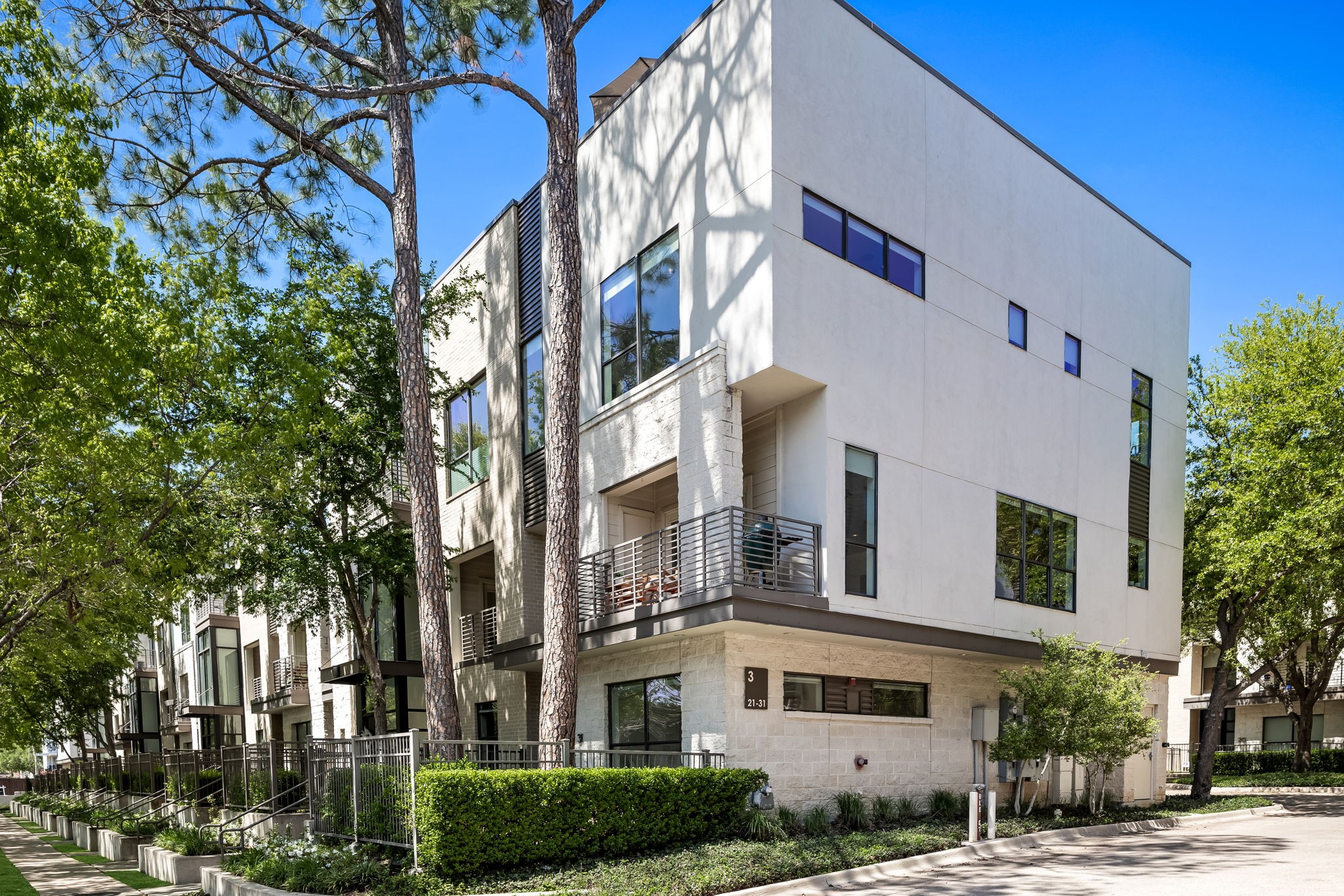 4111 Newton Avenue 31