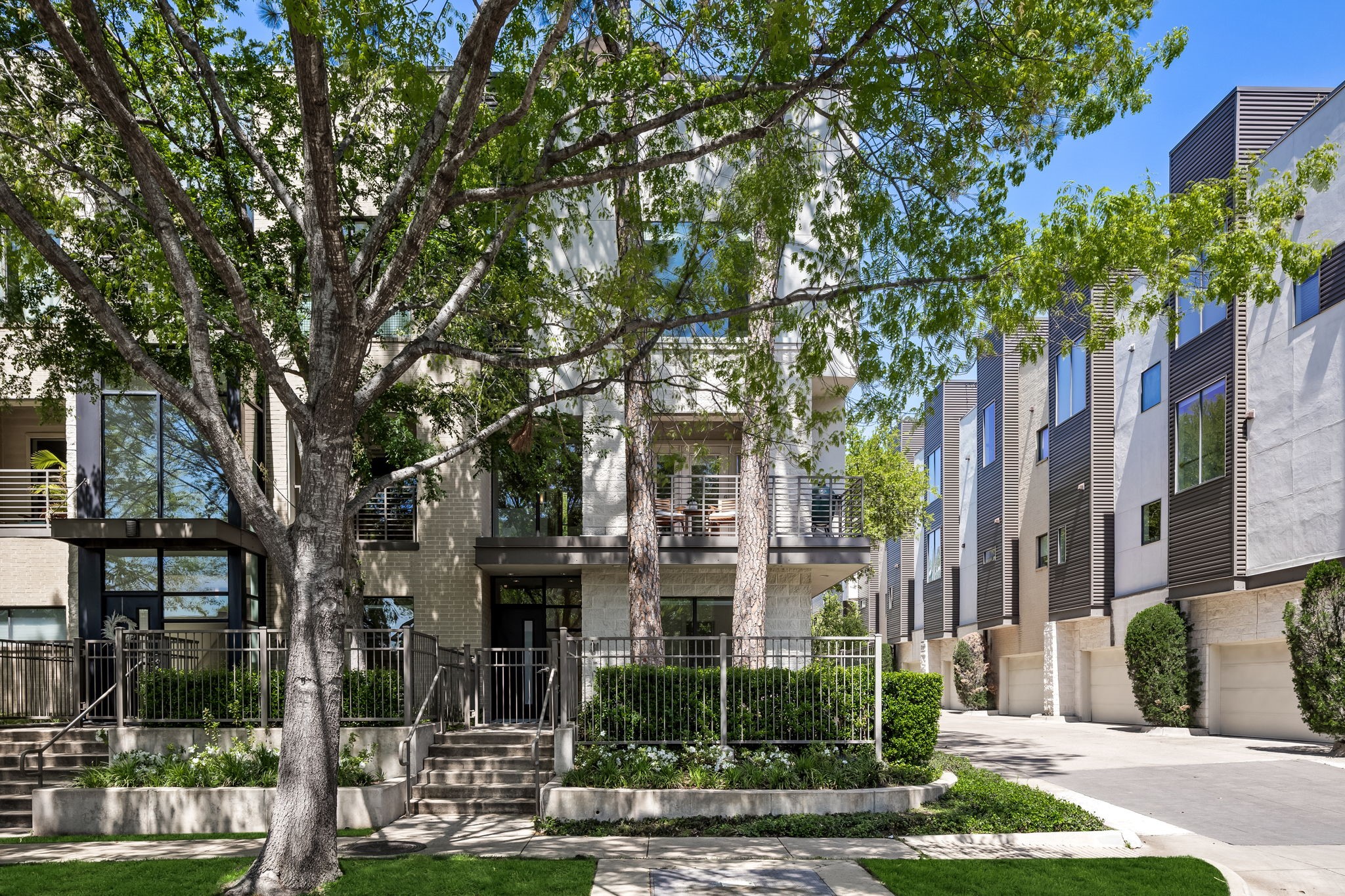 4111 Newton Avenue 31