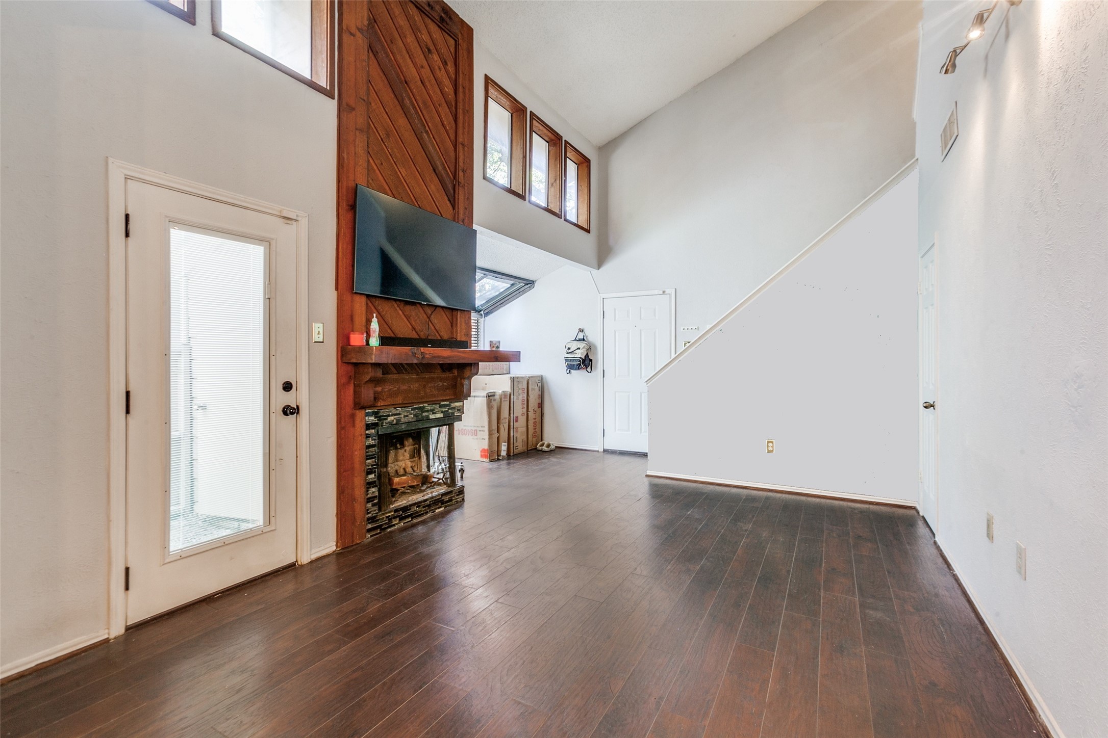9600 Royal Lane 201