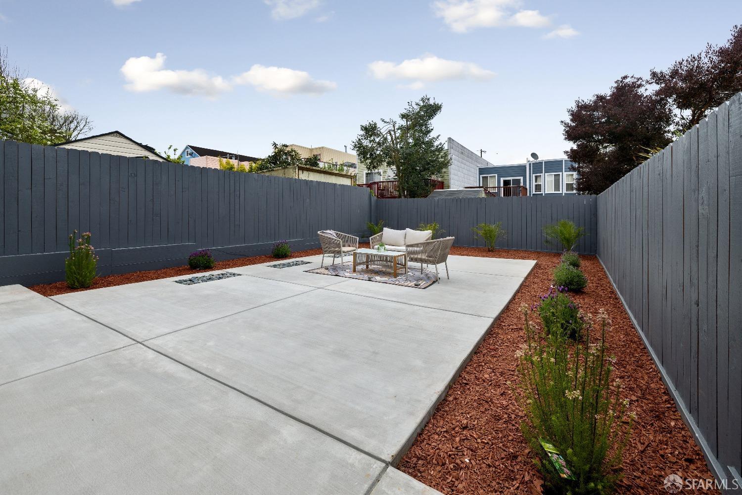 1043 Plymouth Avenue