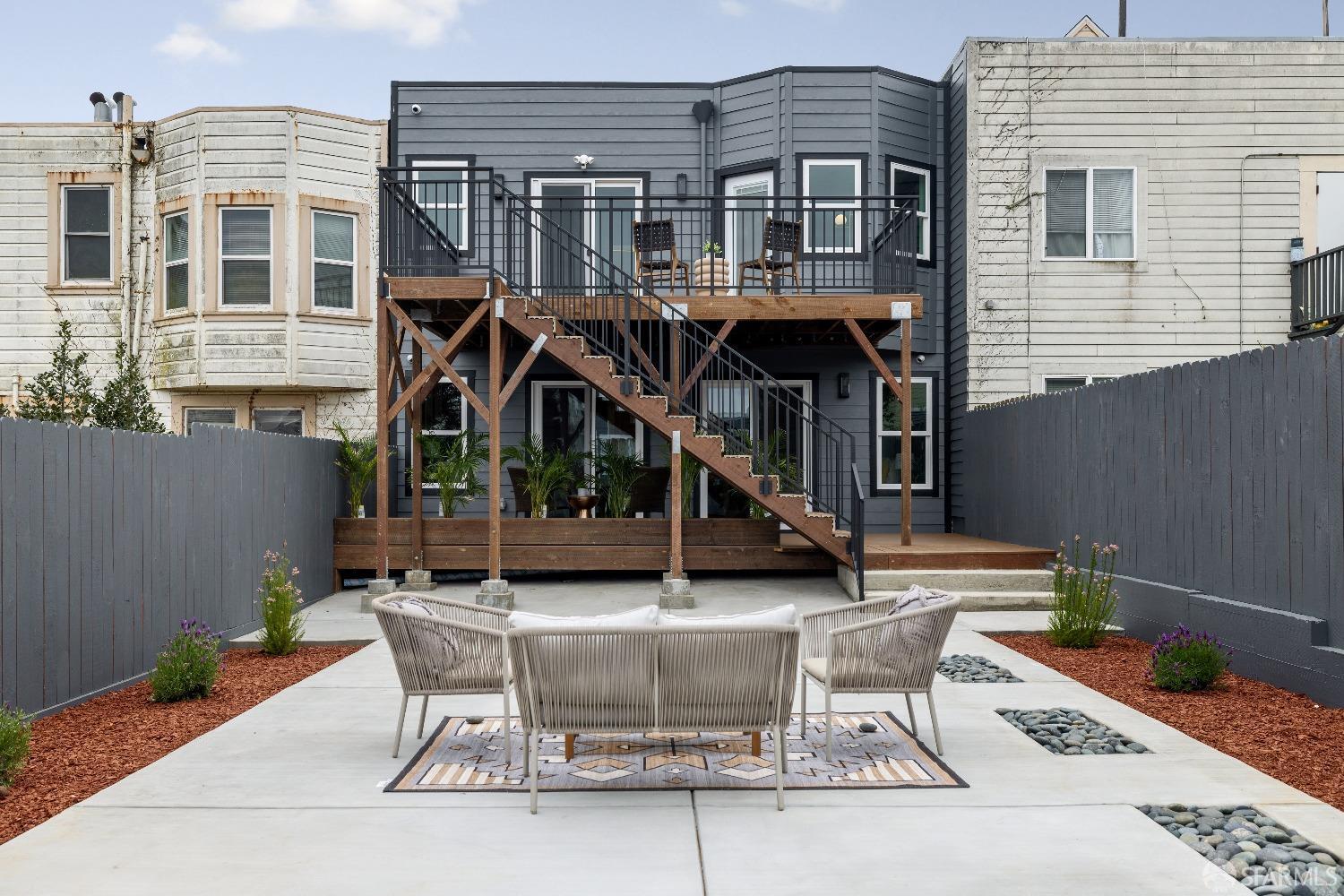 1043 Plymouth Avenue