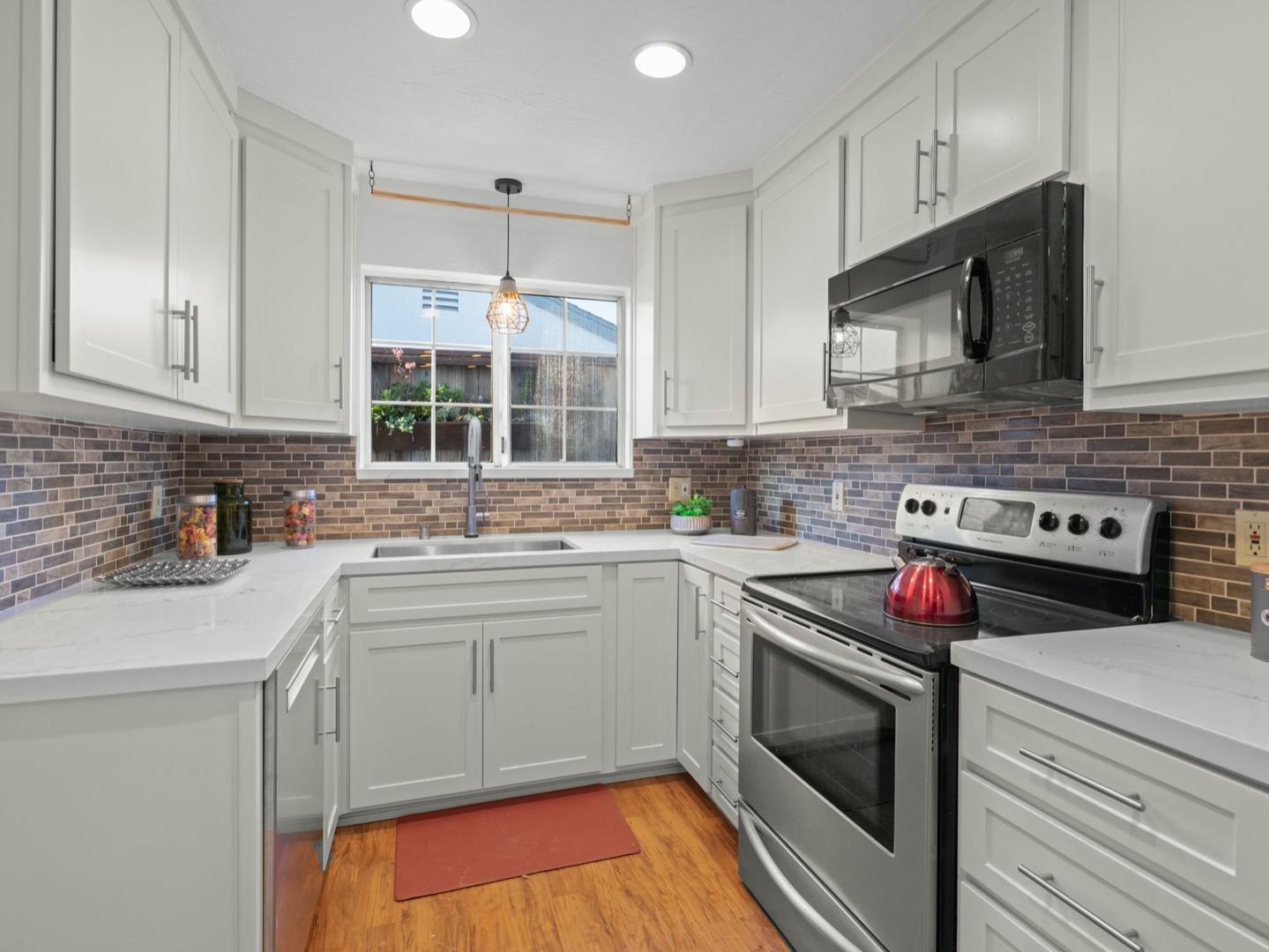 23394 Klamath RD
