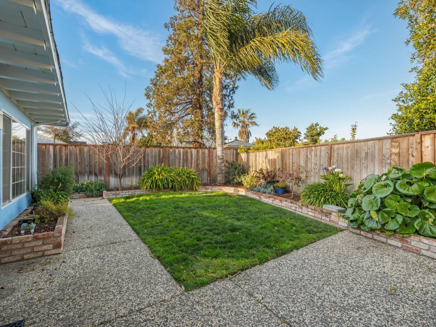 23394 Klamath RD