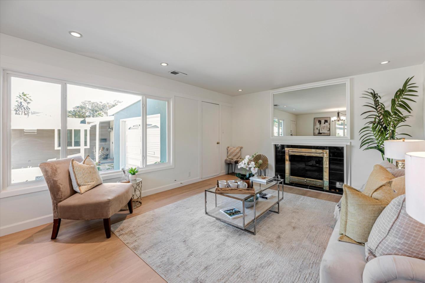 827 Byron DR
