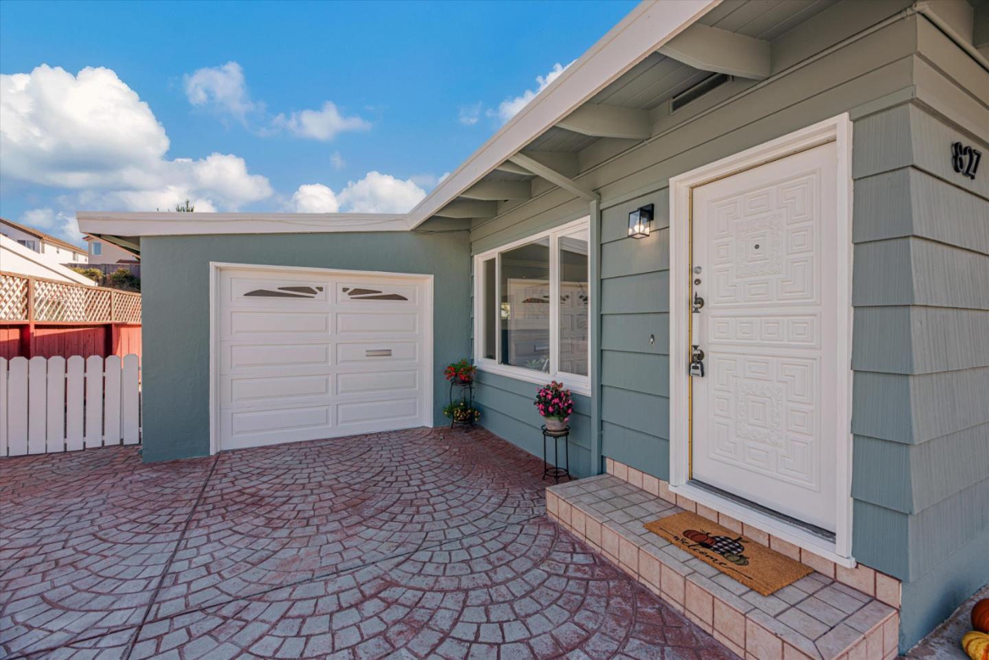 827 Byron DR