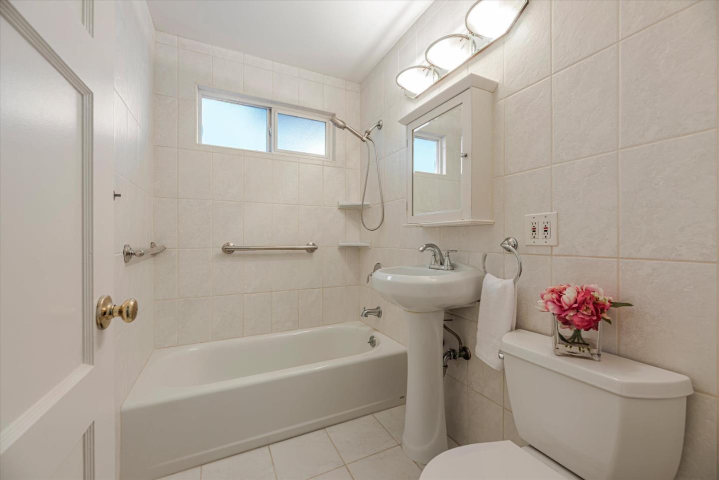 827 Byron DR