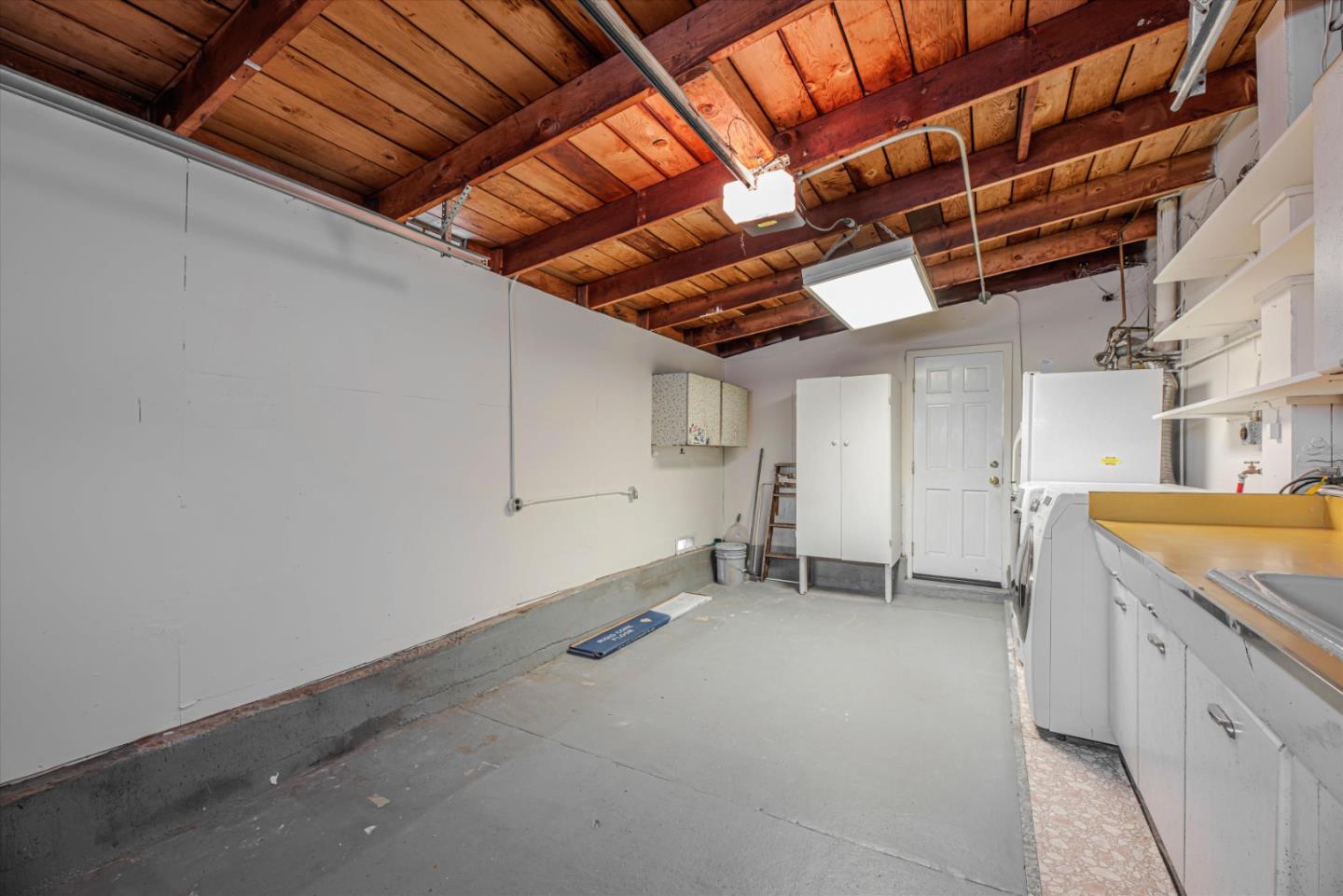 827 Byron DR