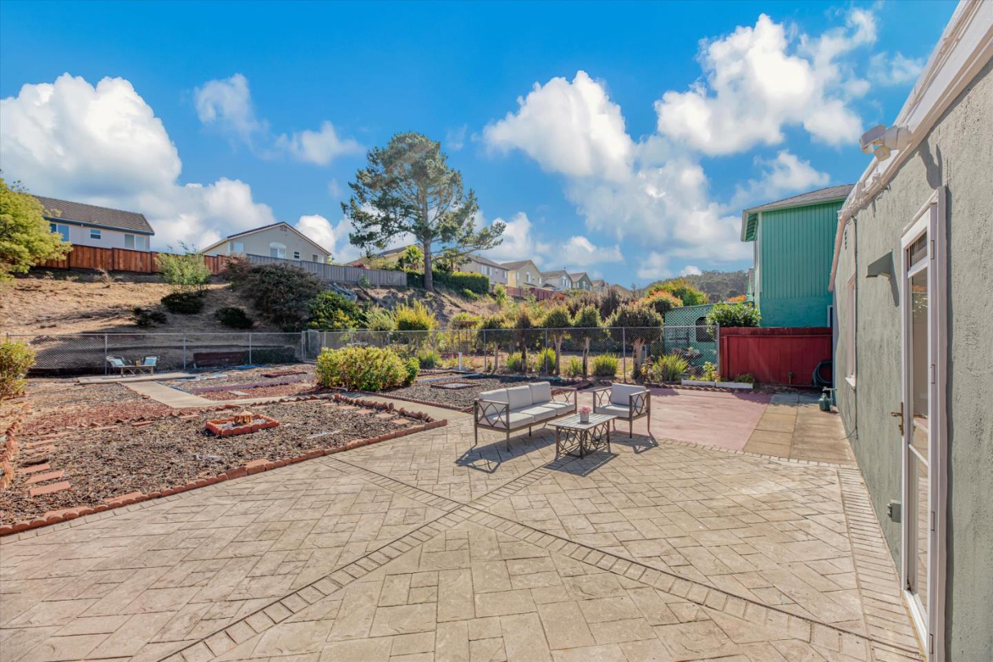 827 Byron DR