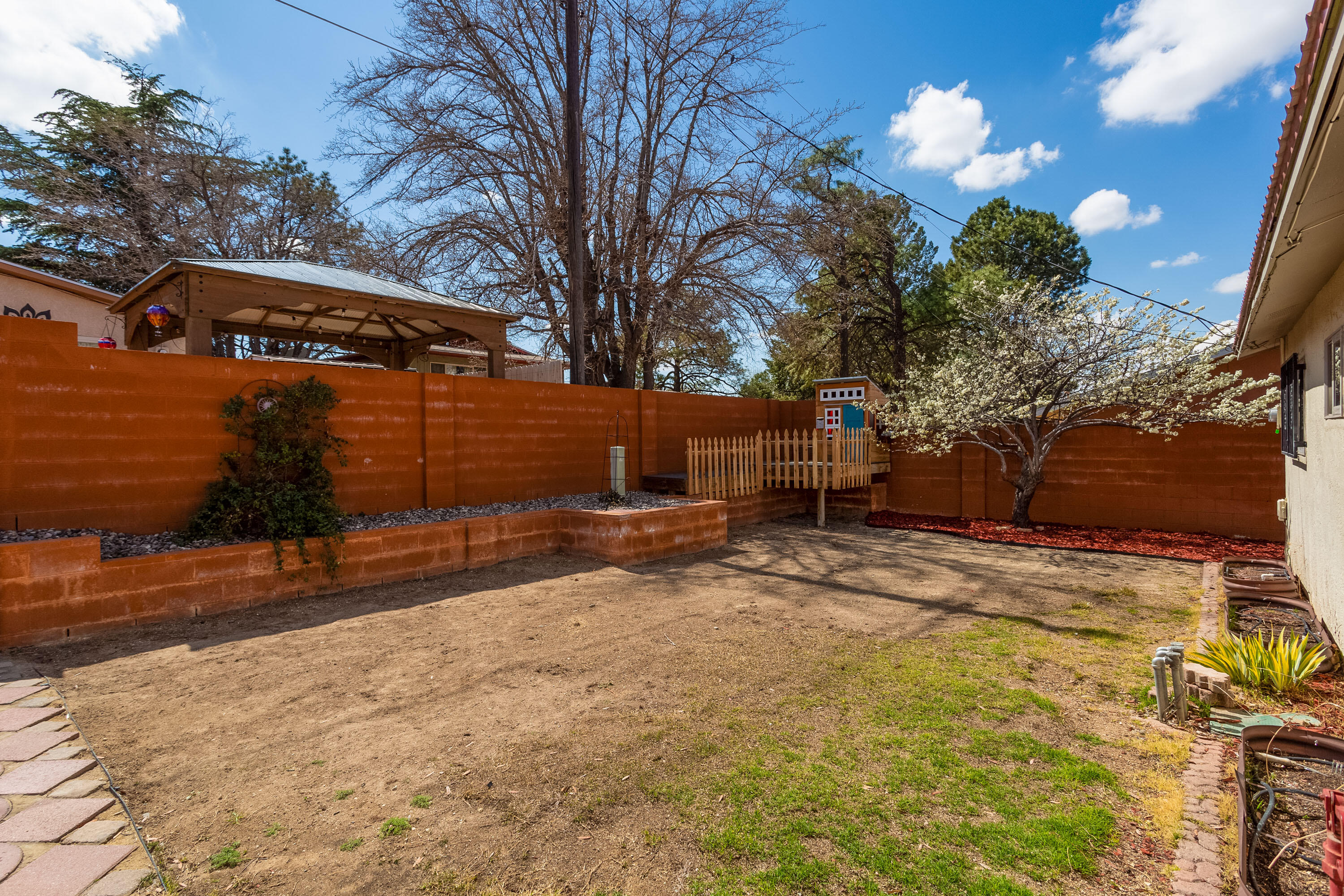 9304 Lagrima De Oro Road NE