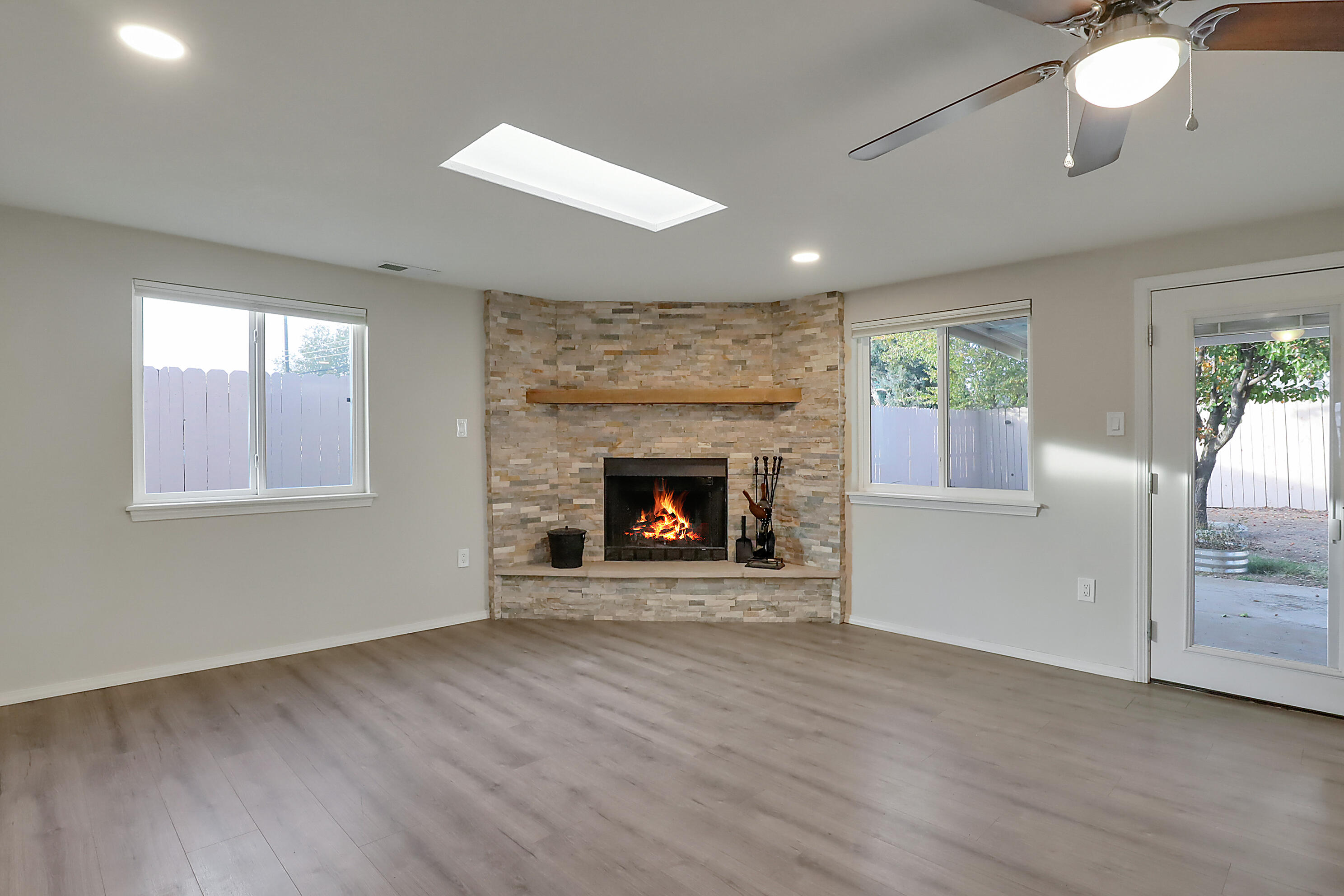 11521 Mahlon Avenue NE