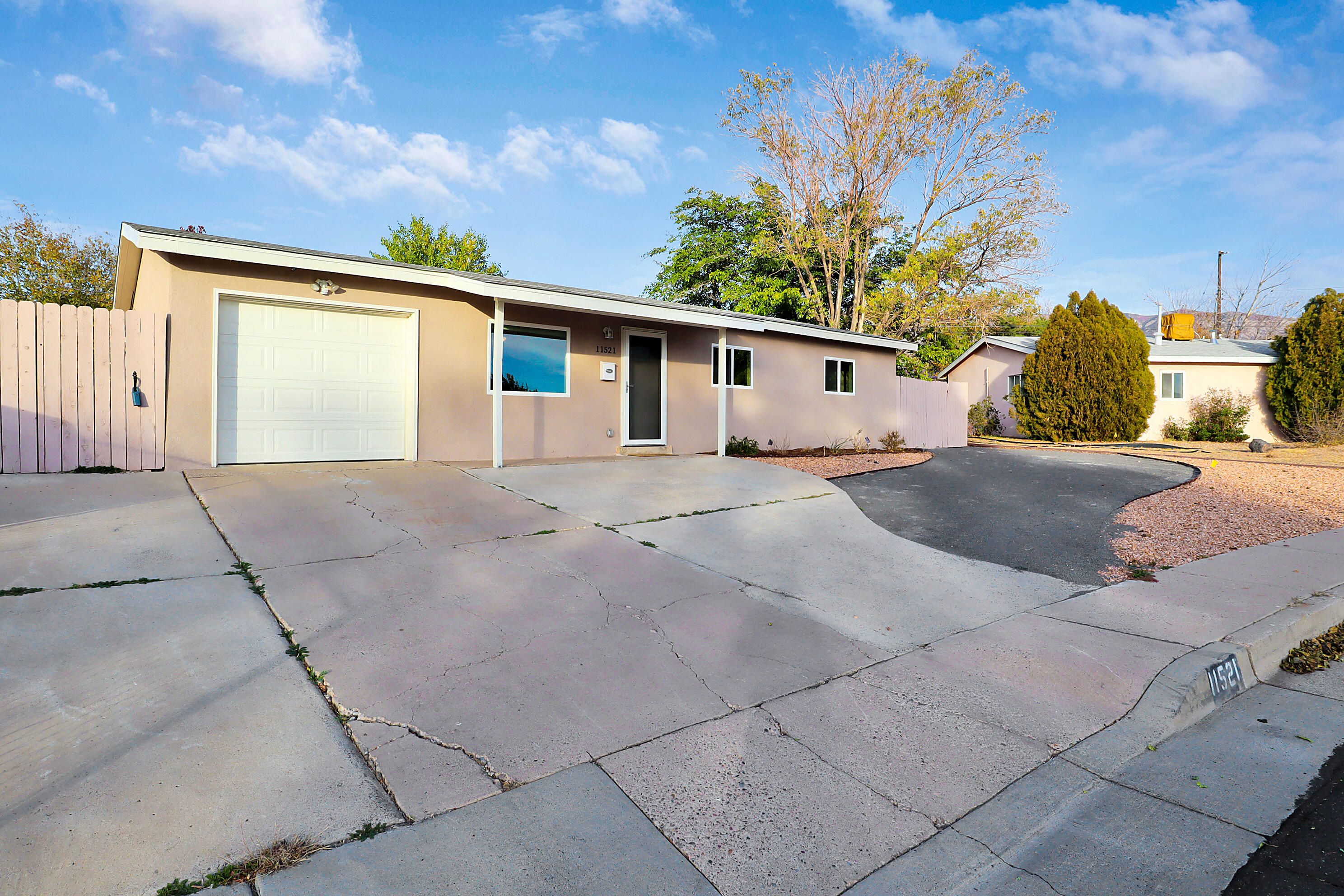 11521 Mahlon Avenue NE