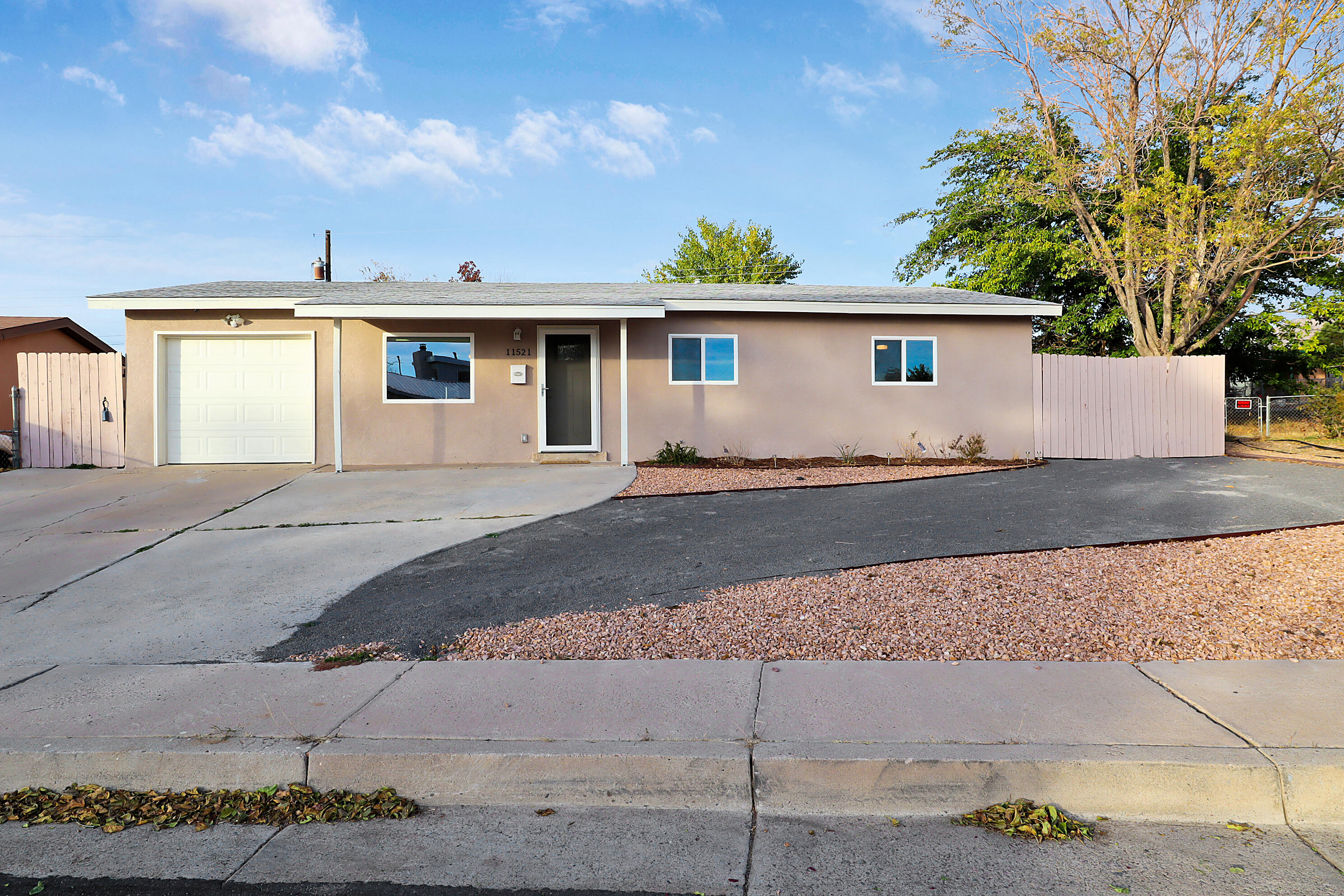 11521 Mahlon Avenue NE