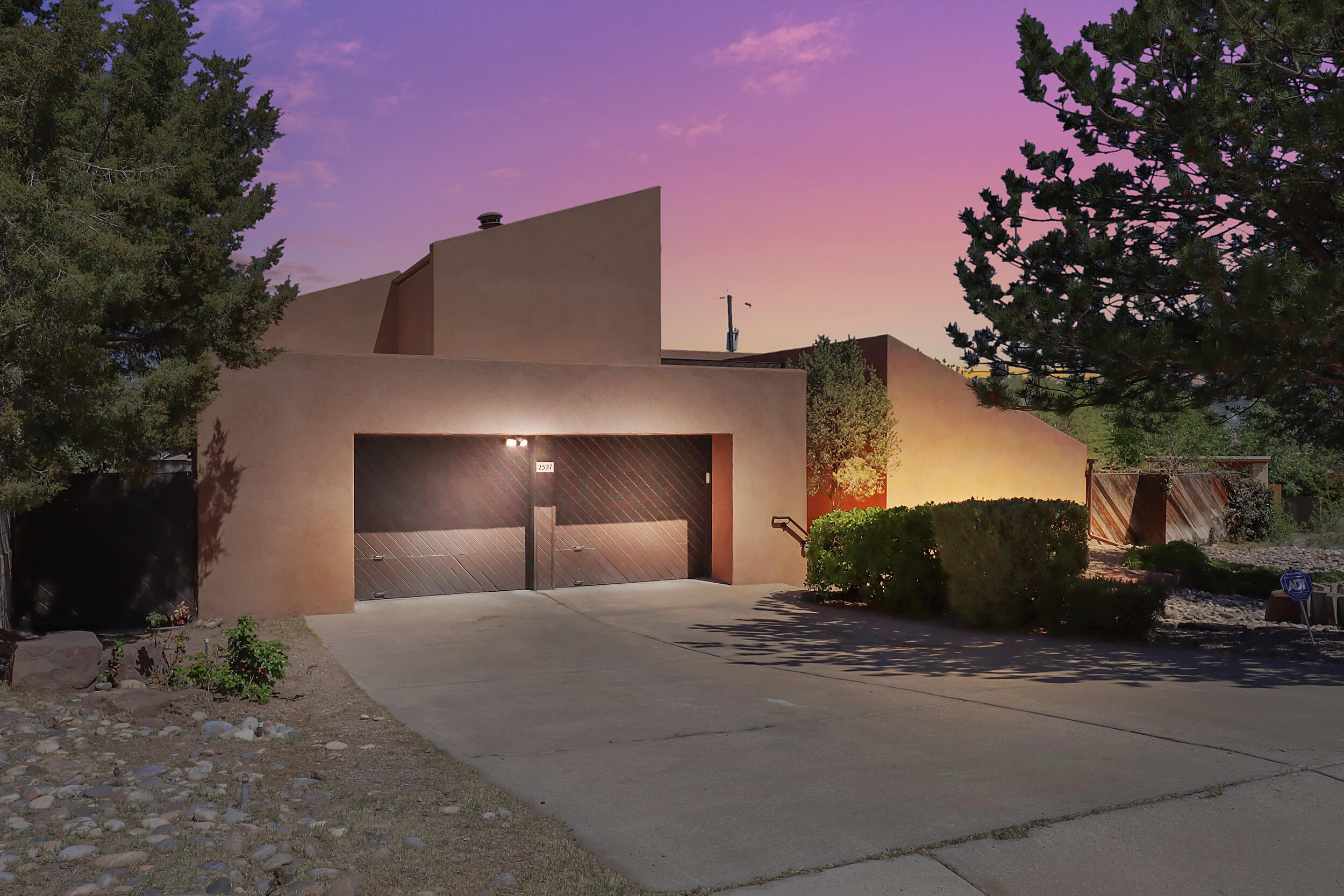 2527 Harold Place NE