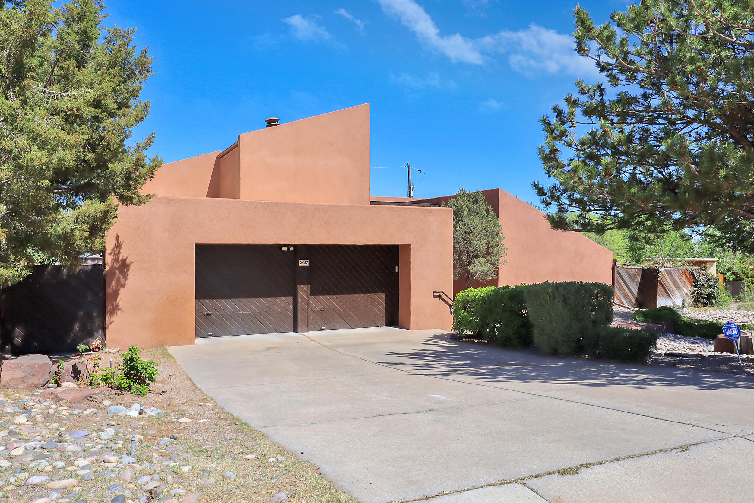 2527 Harold Place NE