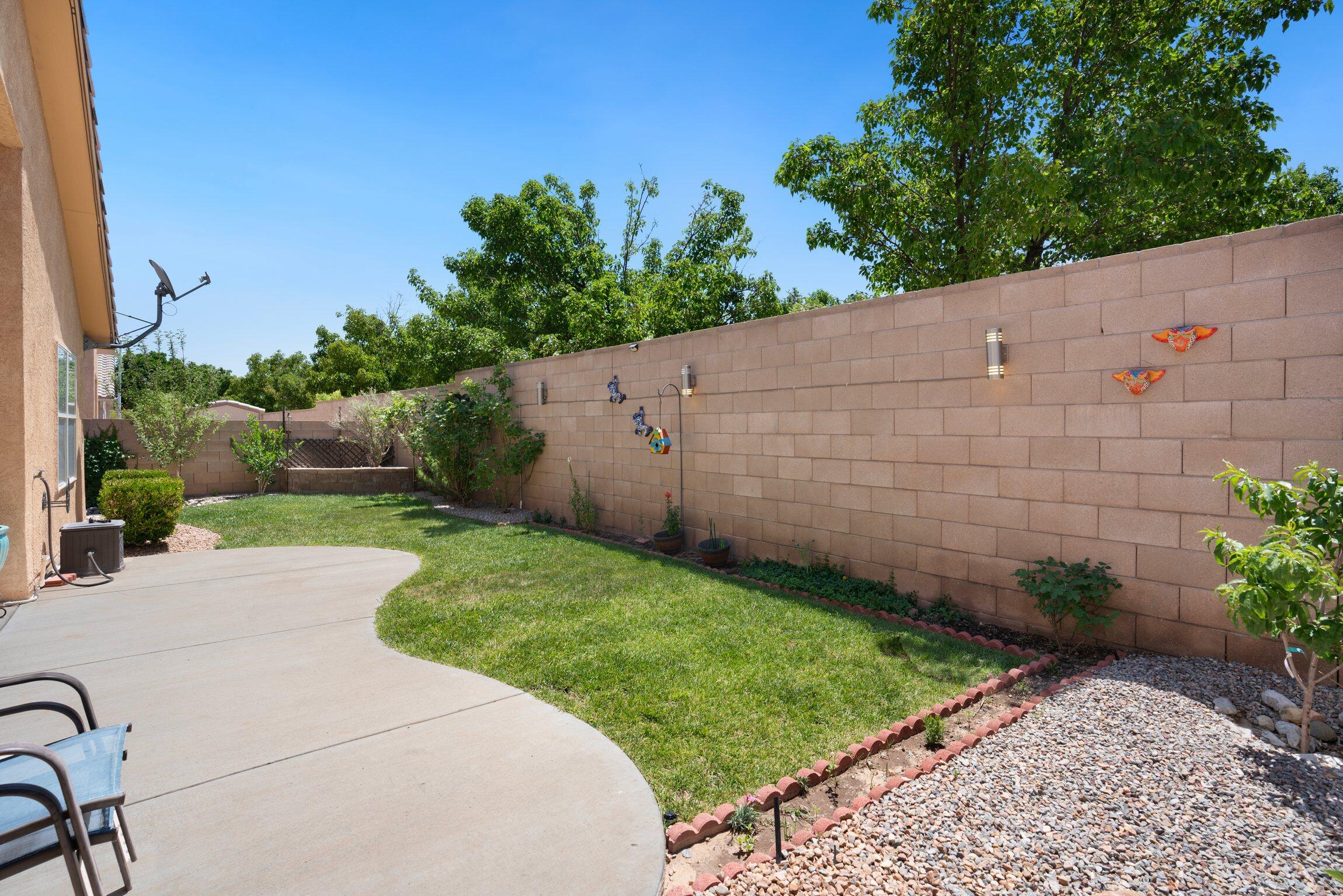 5936 Las Cadenas Road NW