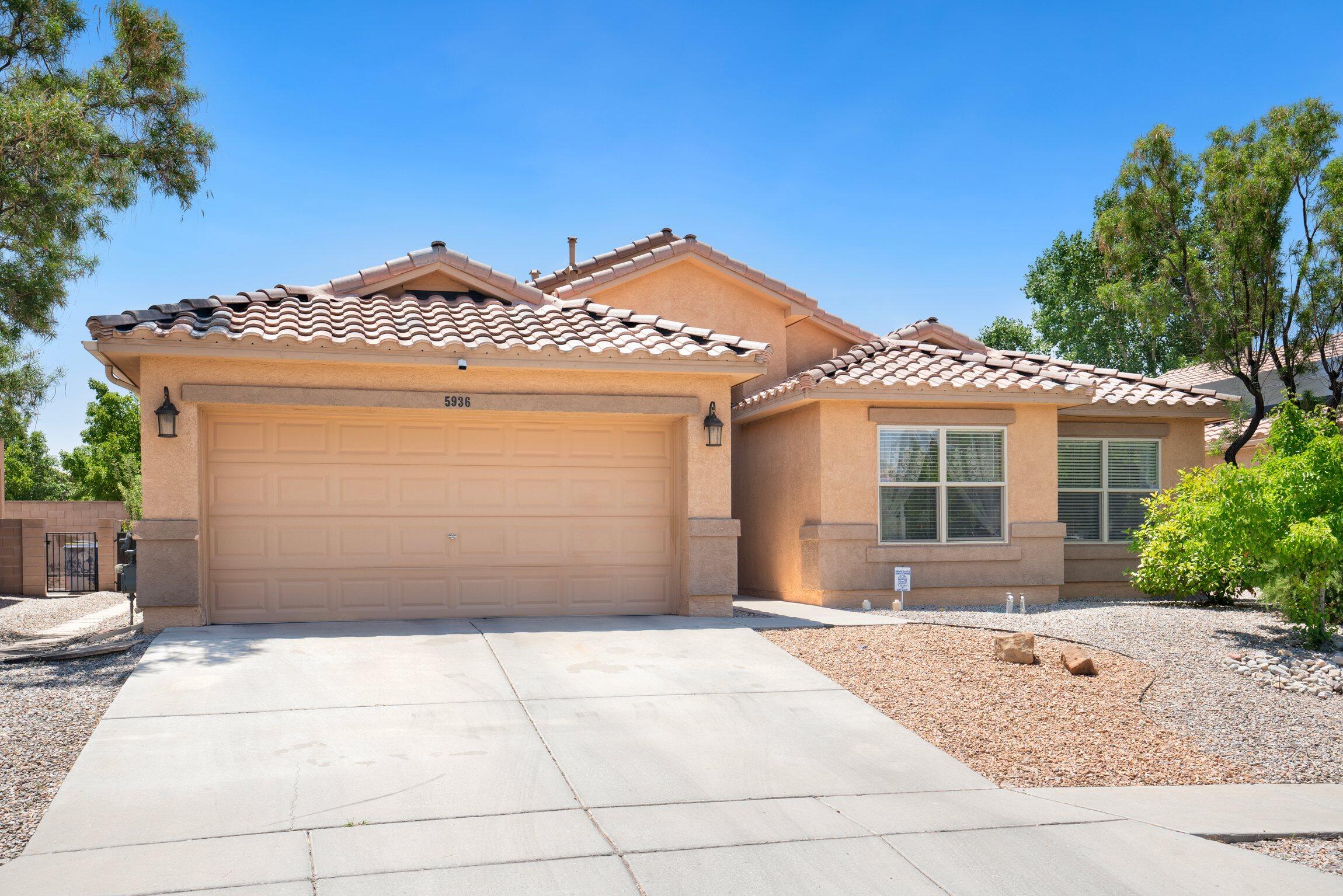 5936 Las Cadenas Road NW