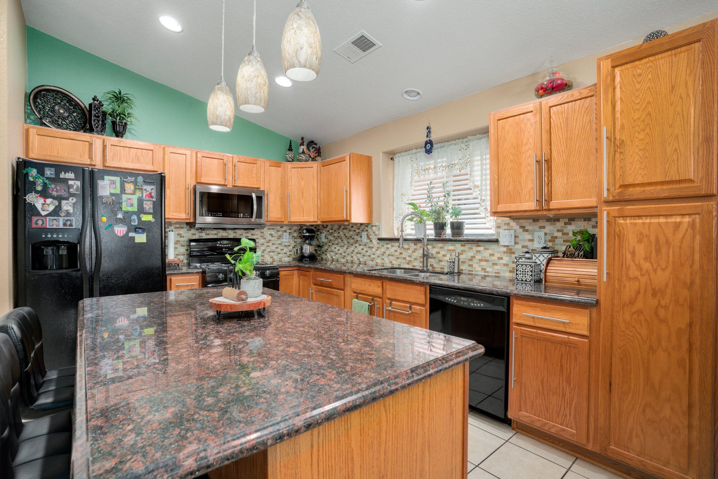 5936 Las Cadenas Road NW