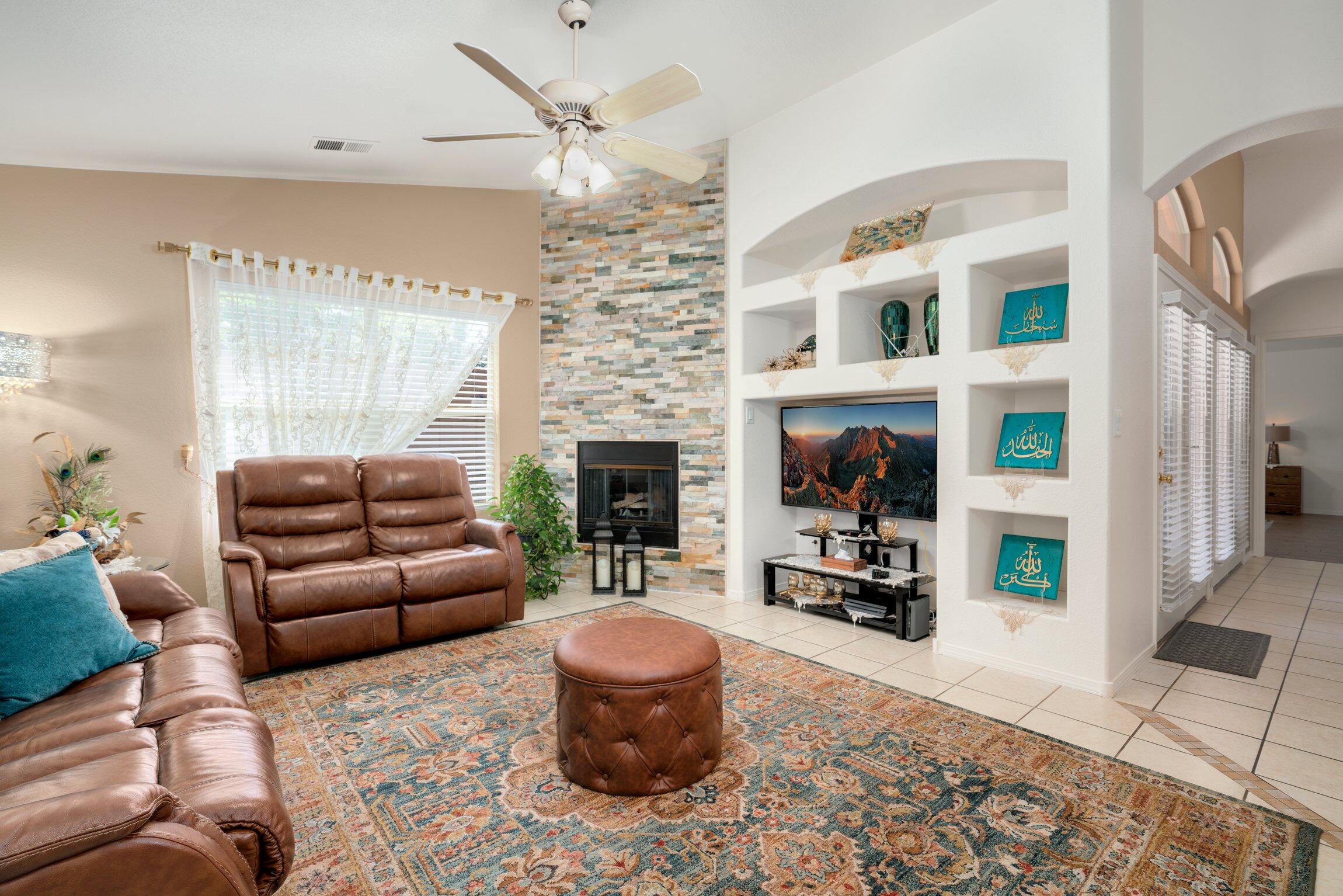 5936 Las Cadenas Road NW