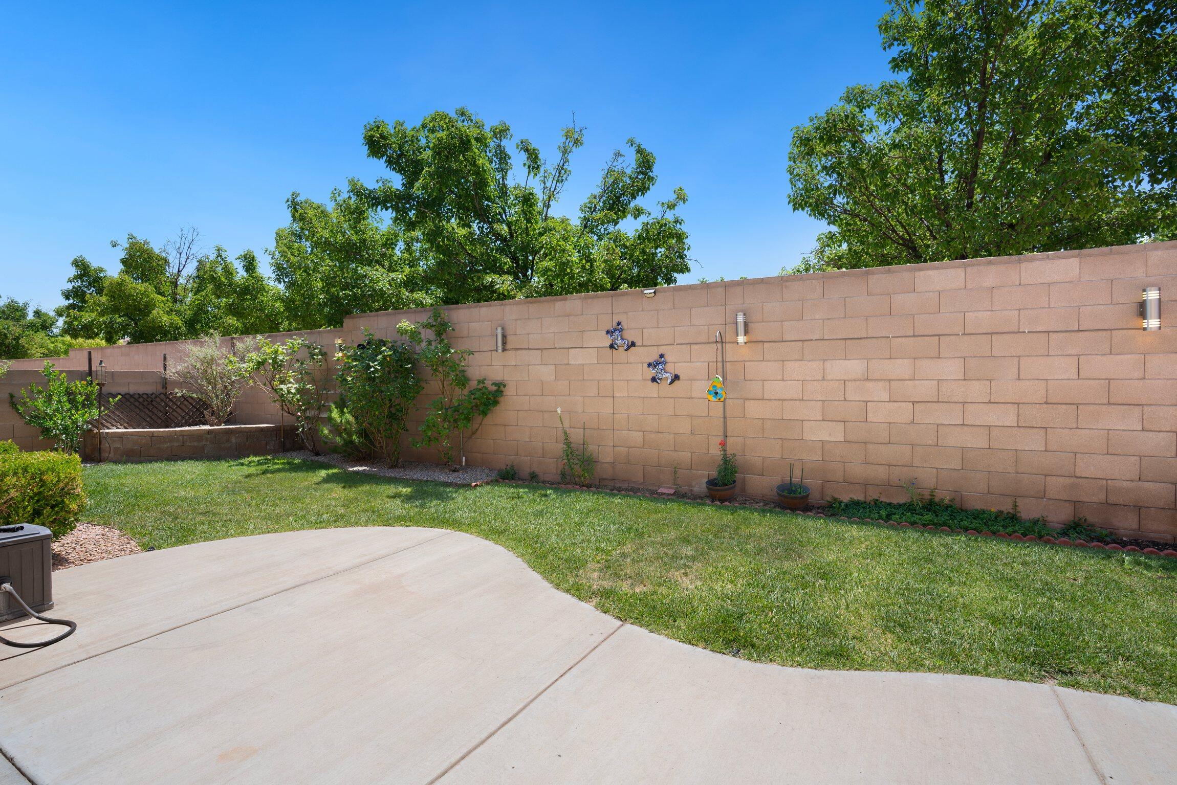 5936 Las Cadenas Road NW