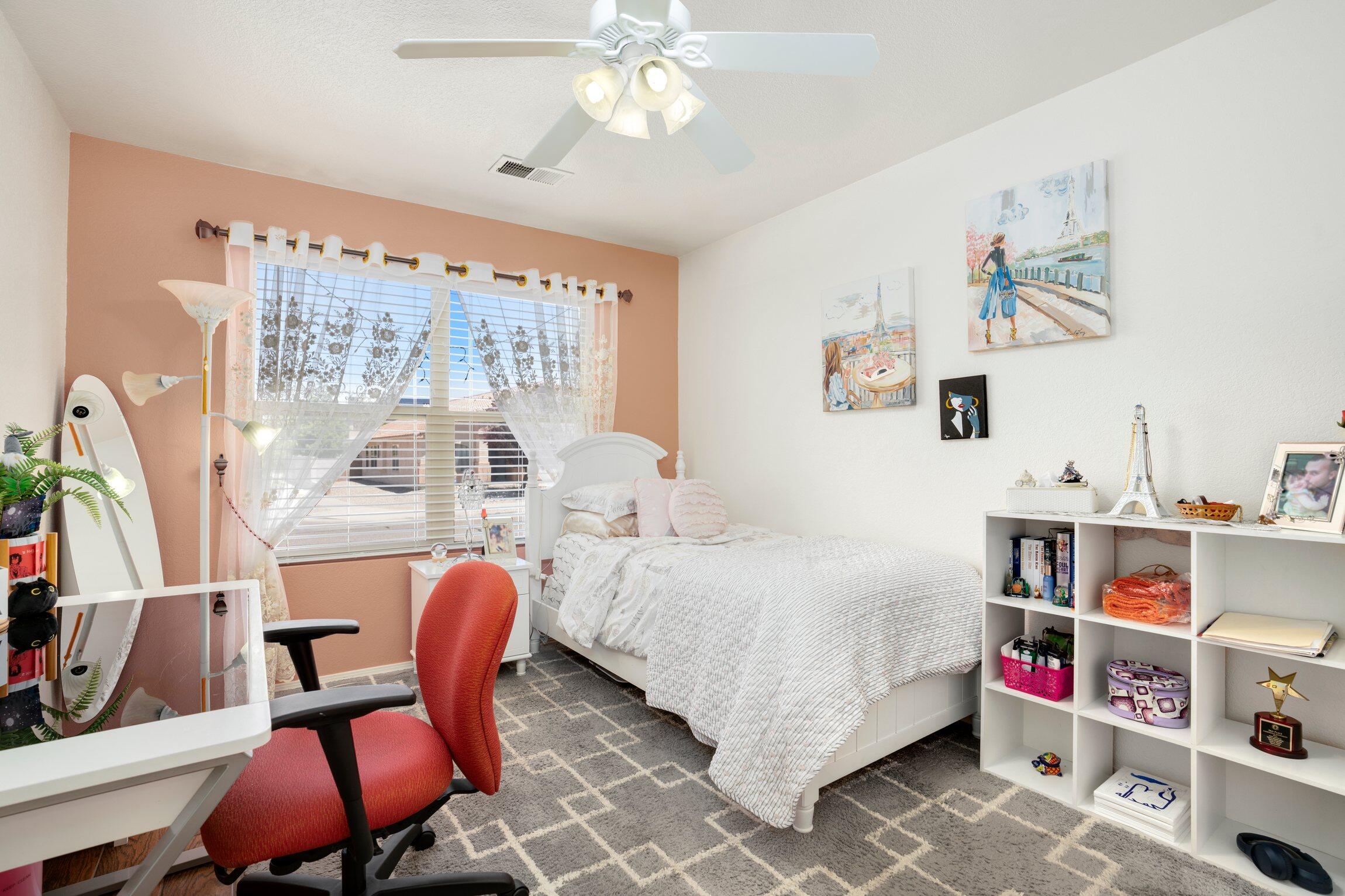 5936 Las Cadenas Road NW