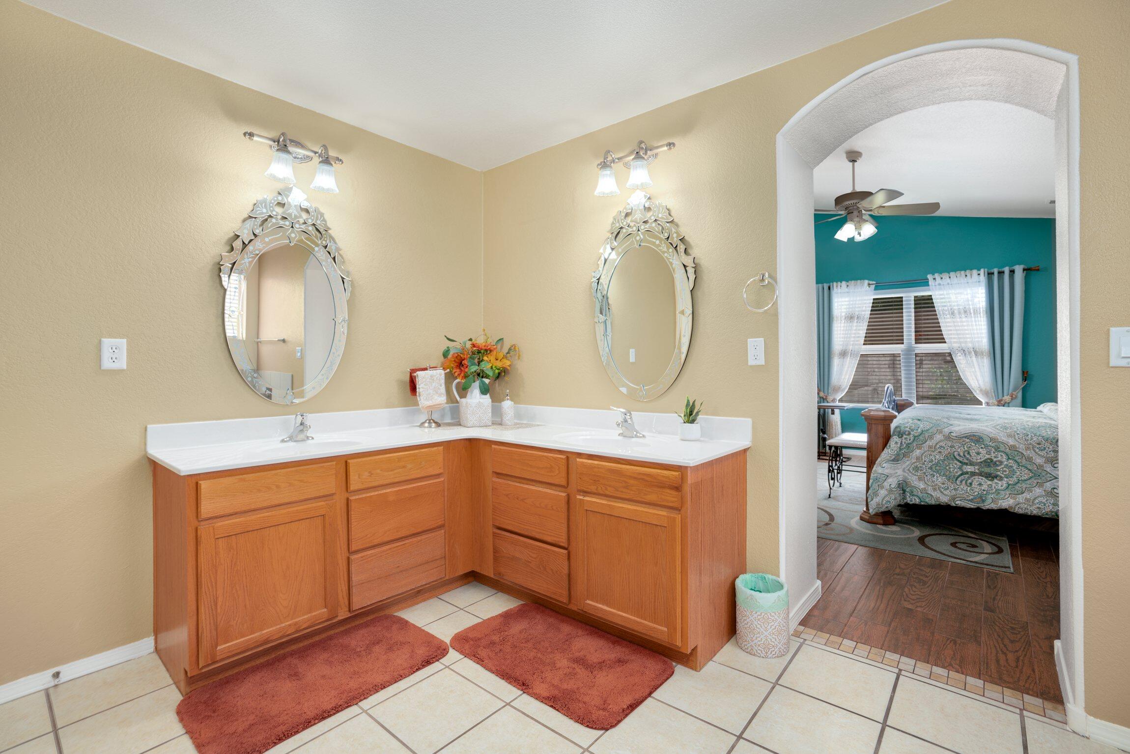 5936 Las Cadenas Road NW