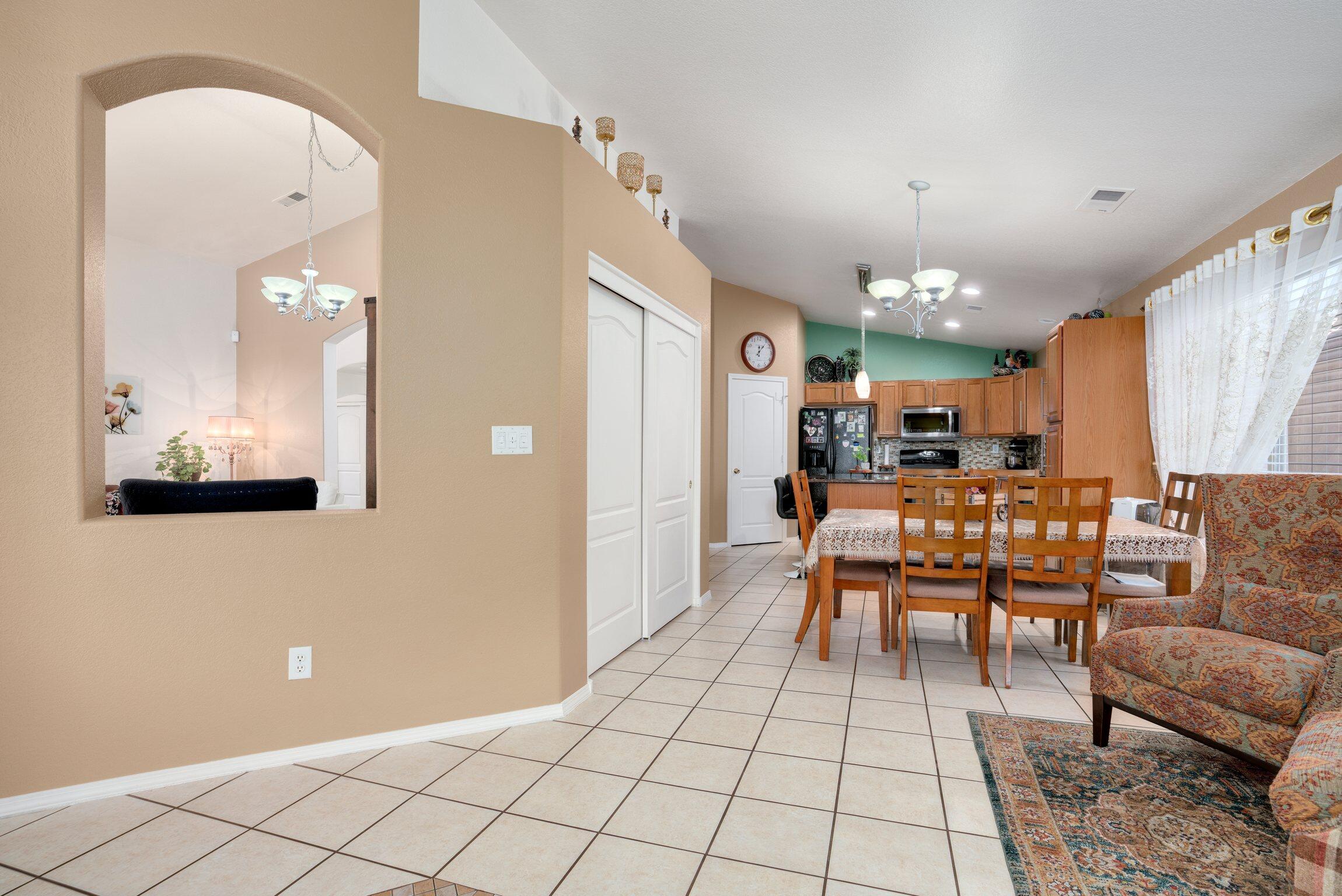 5936 Las Cadenas Road NW