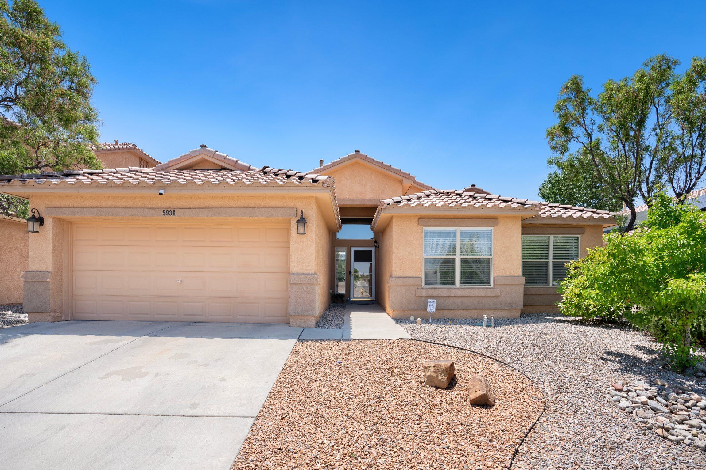 5936 Las Cadenas Road NW