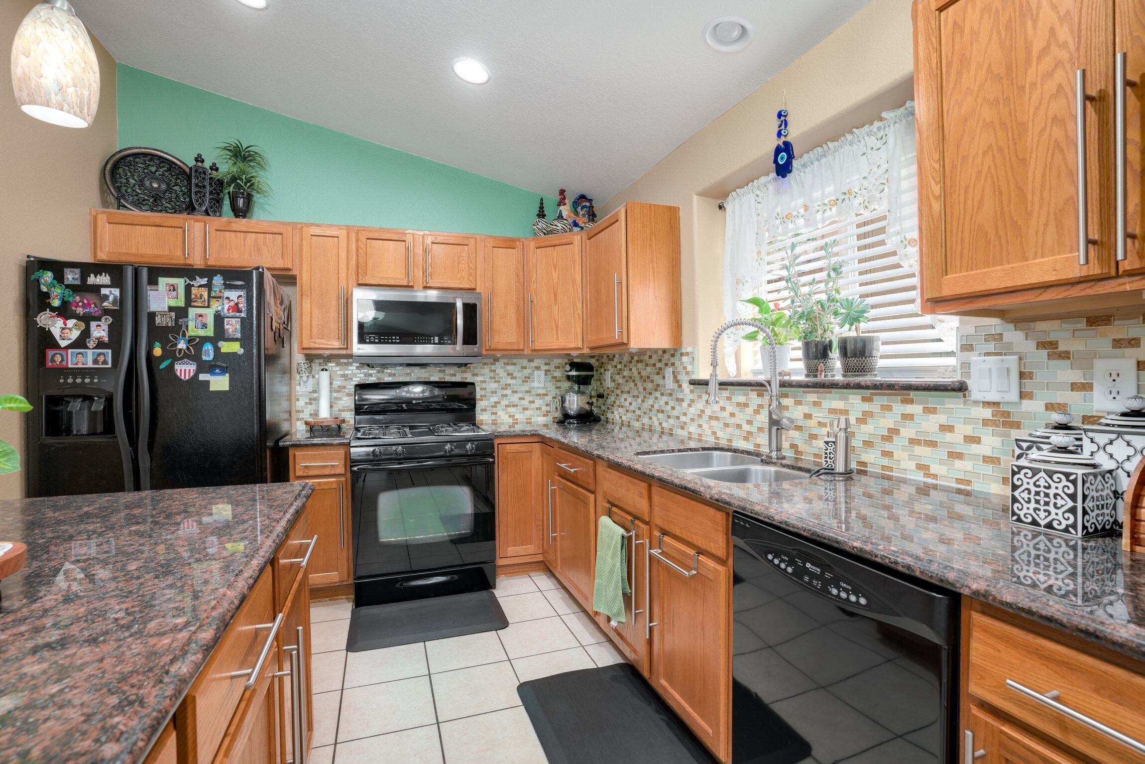 5936 Las Cadenas Road NW