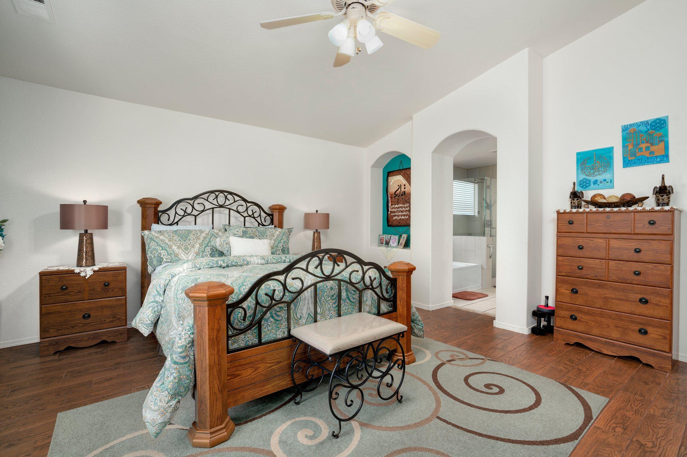 5936 Las Cadenas Road NW