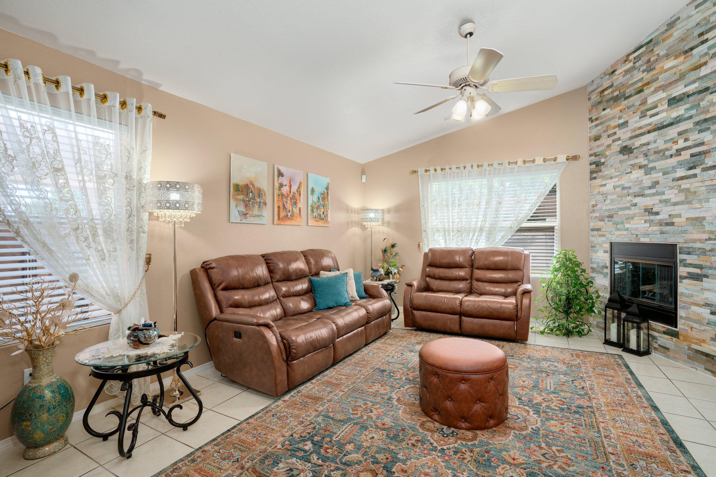 5936 Las Cadenas Road NW