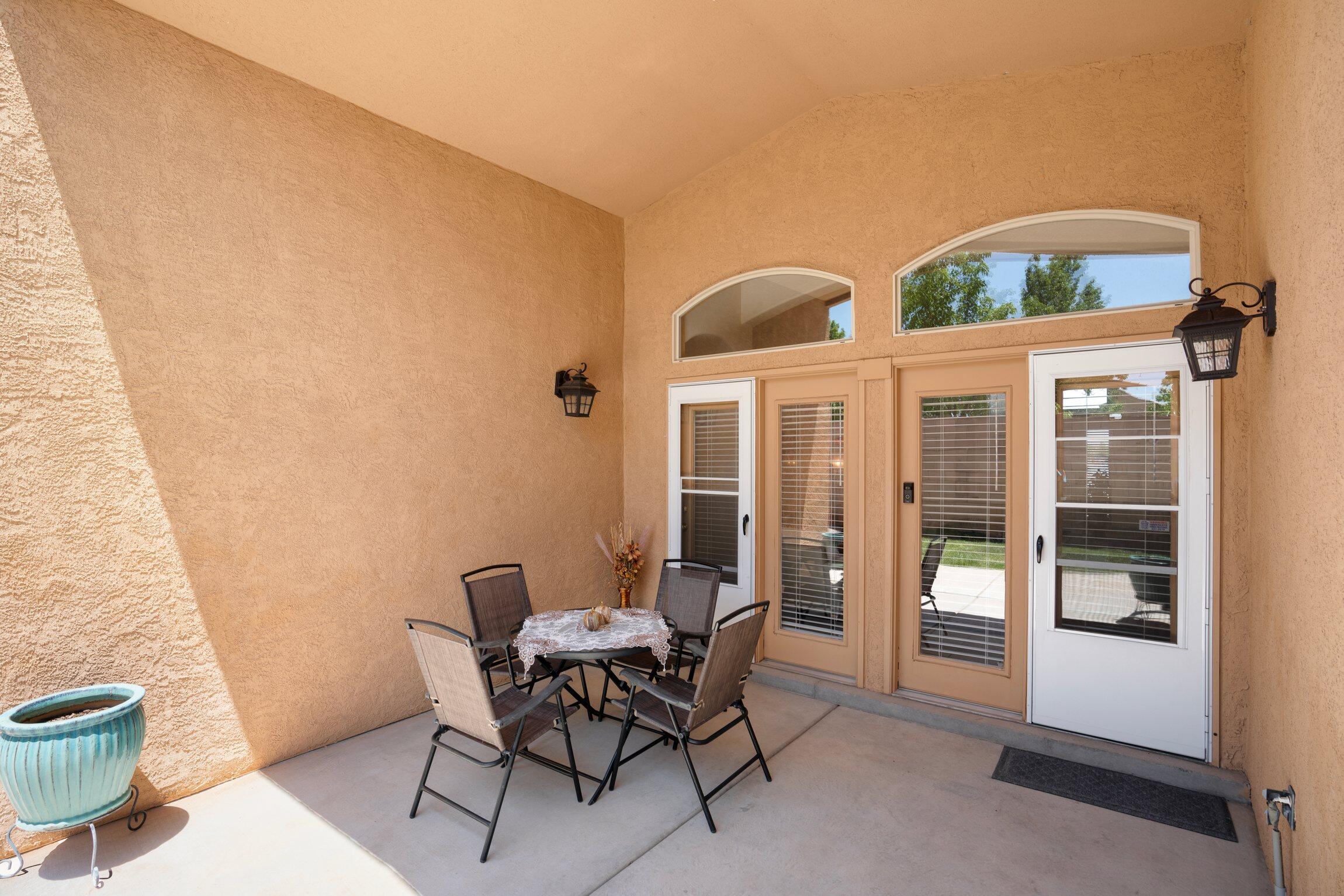 5936 Las Cadenas Road NW