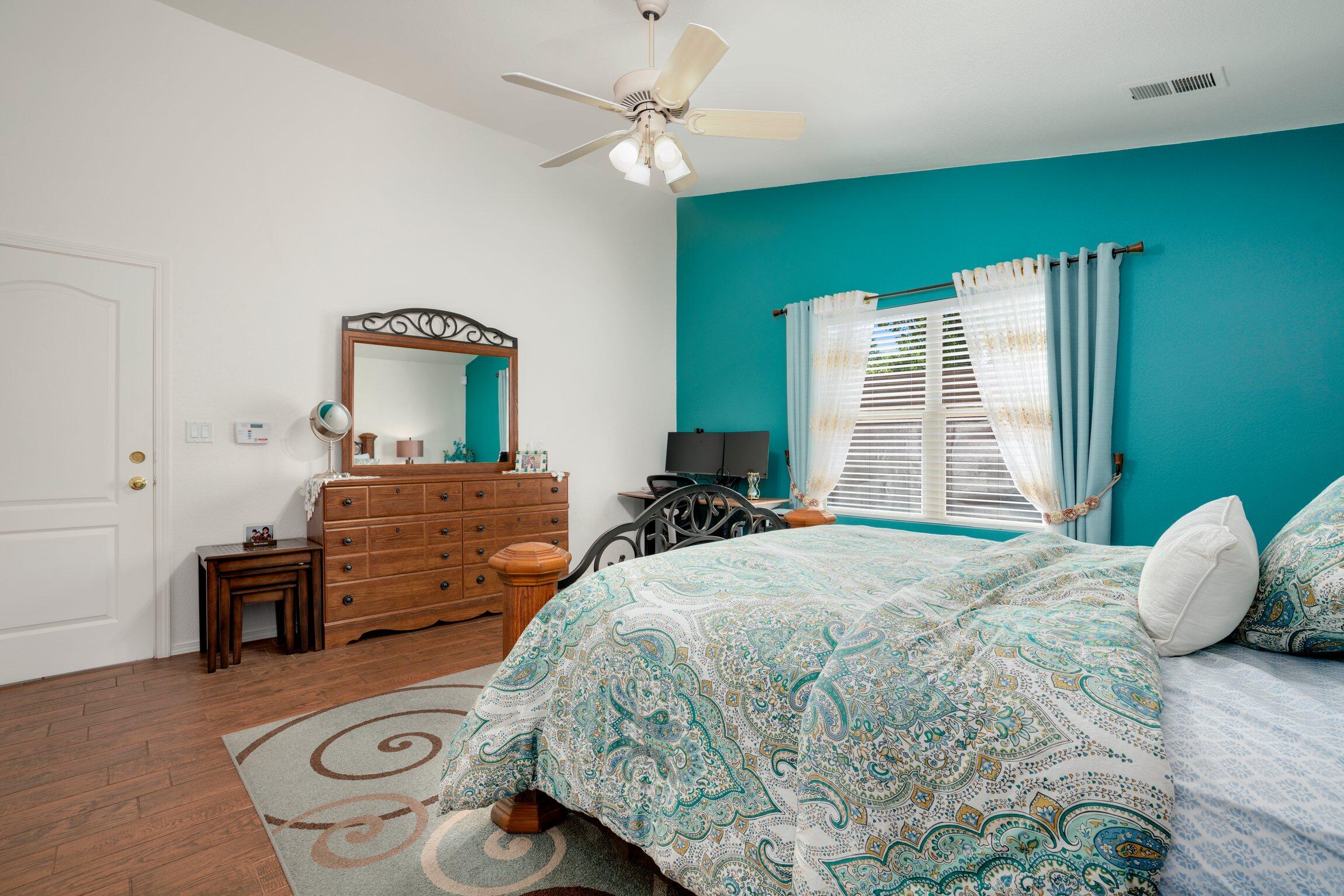 5936 Las Cadenas Road NW