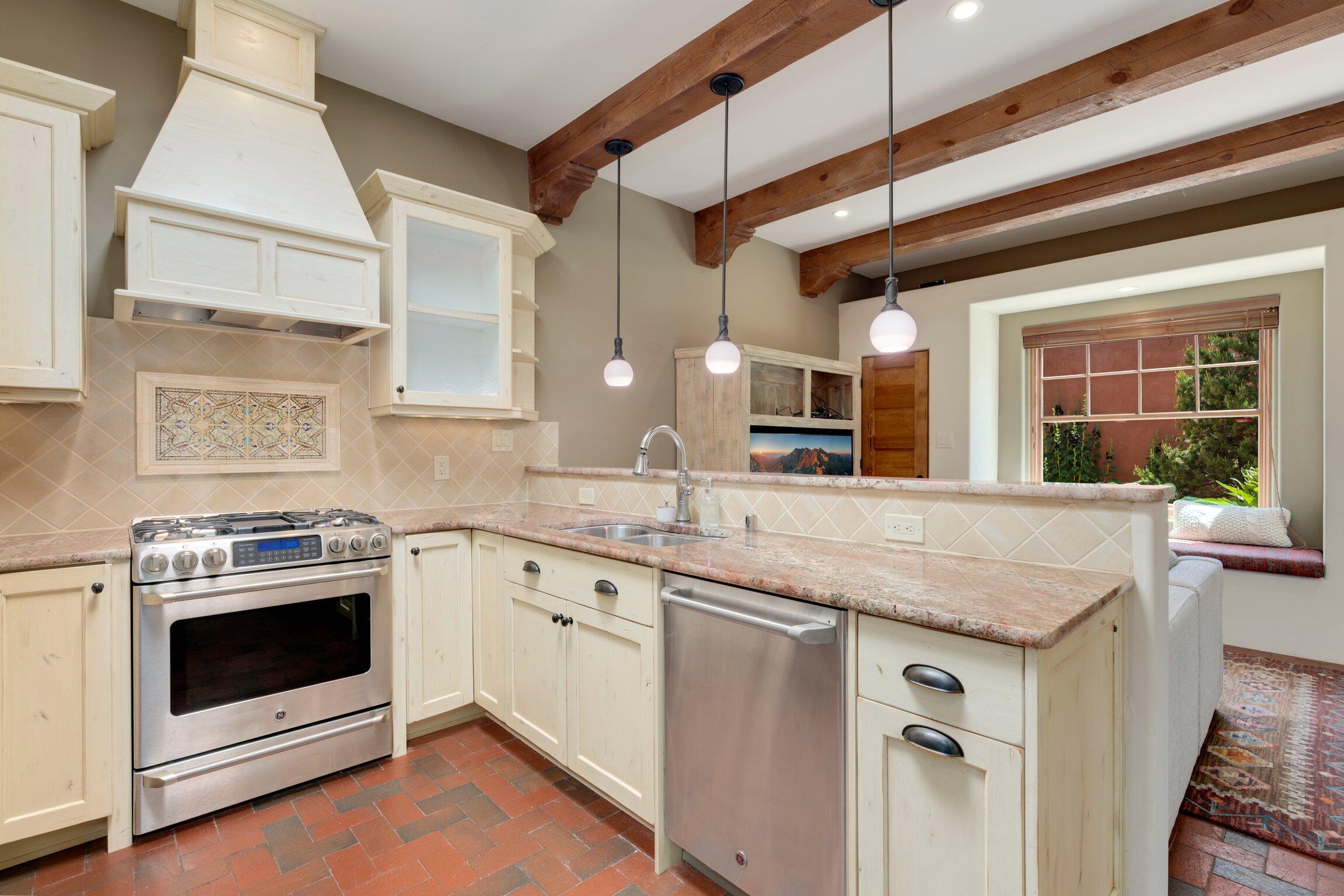 306 Bryn Mawr Drive SE