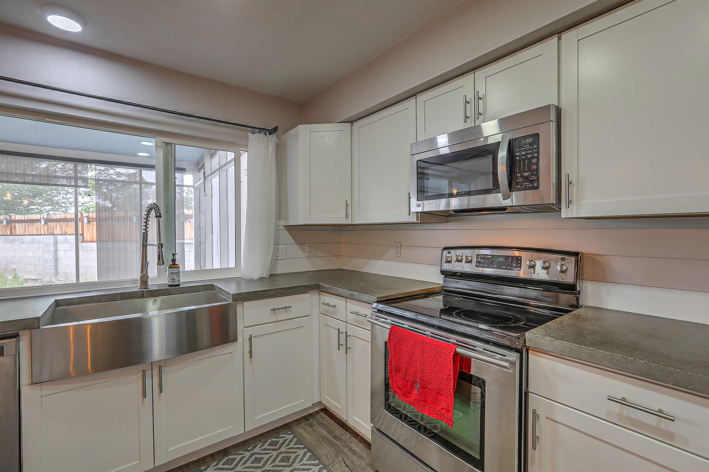 4707 DANUBE Drive NE