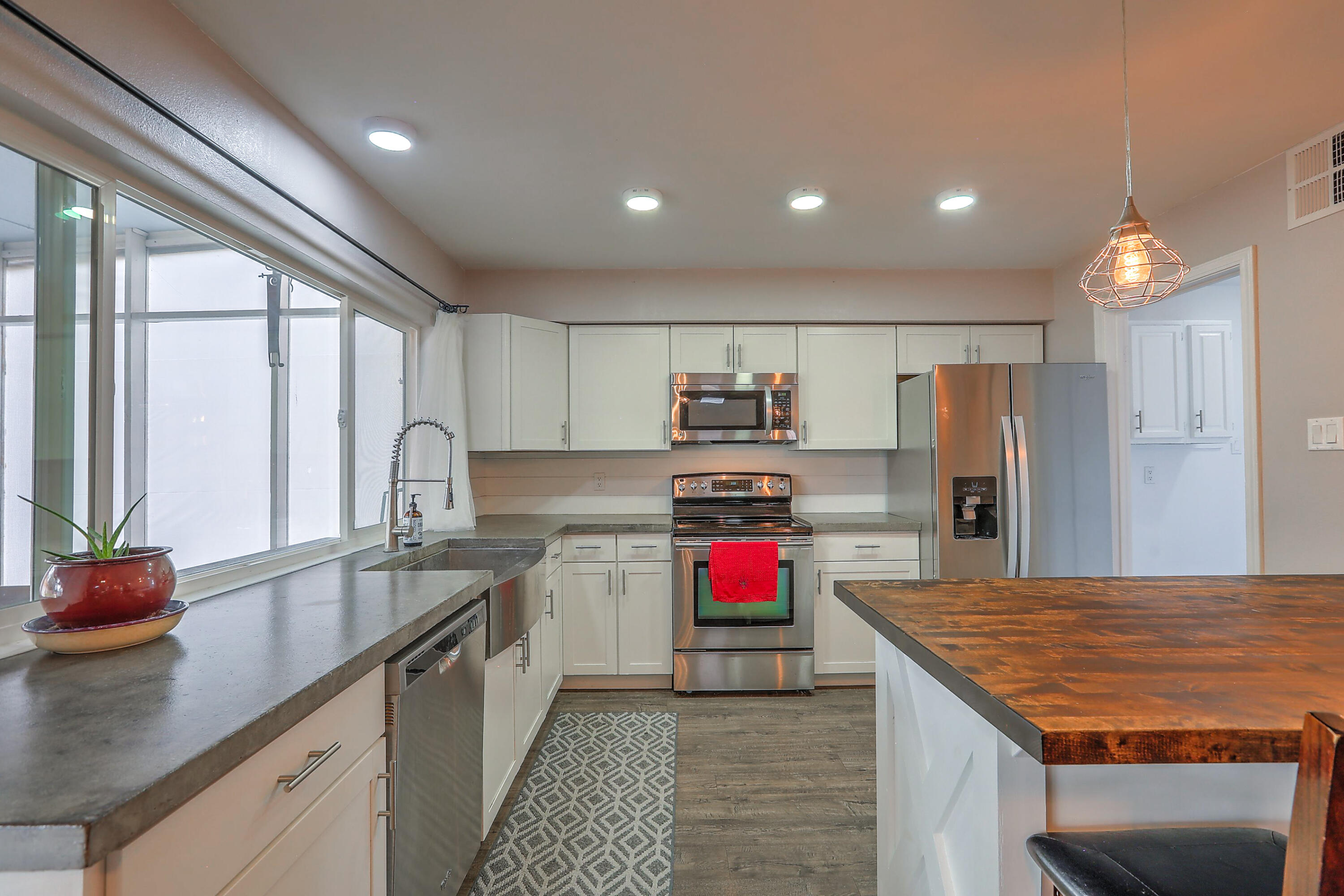 4707 DANUBE Drive NE