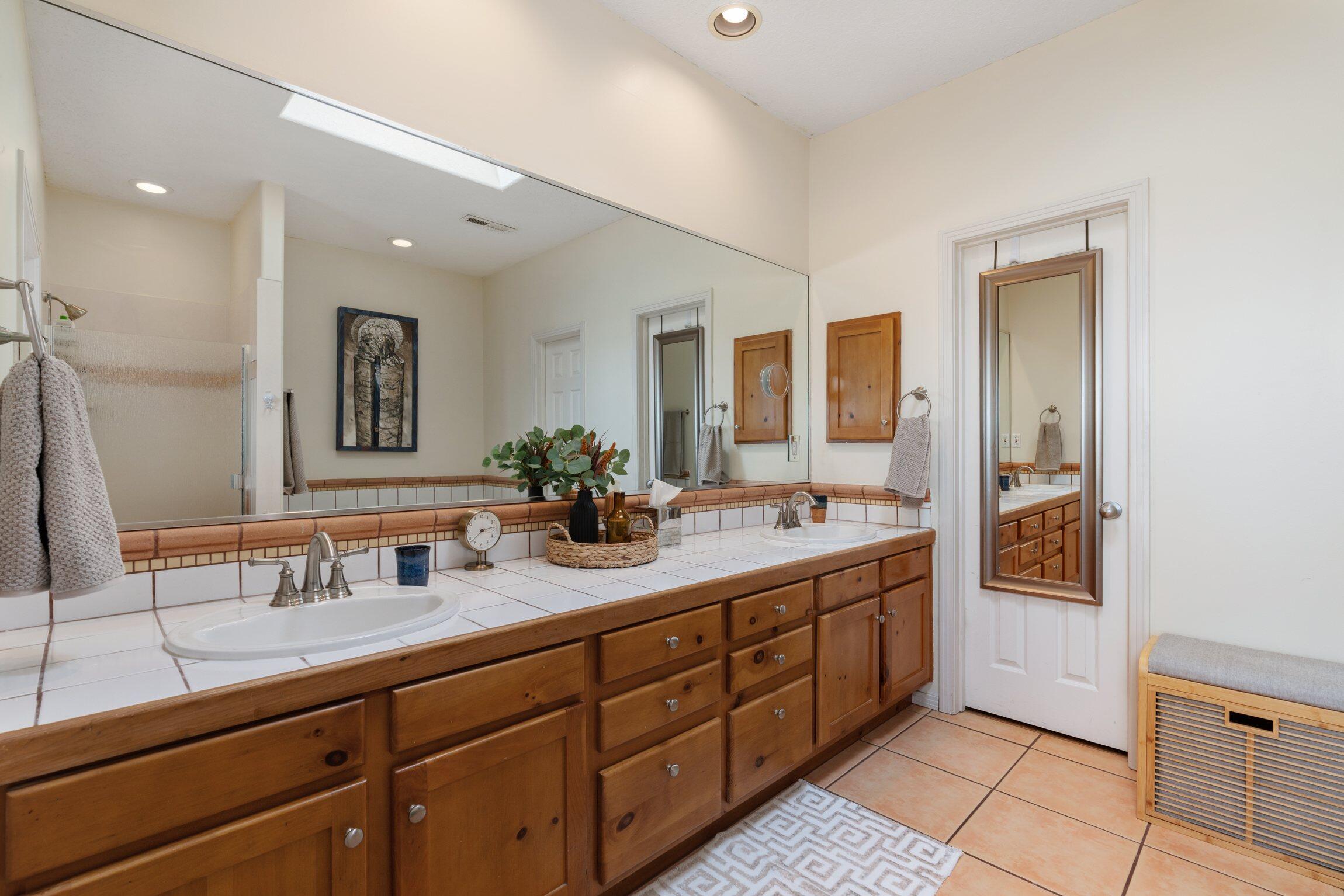 5606 BOSQUE VISTA Drive NE