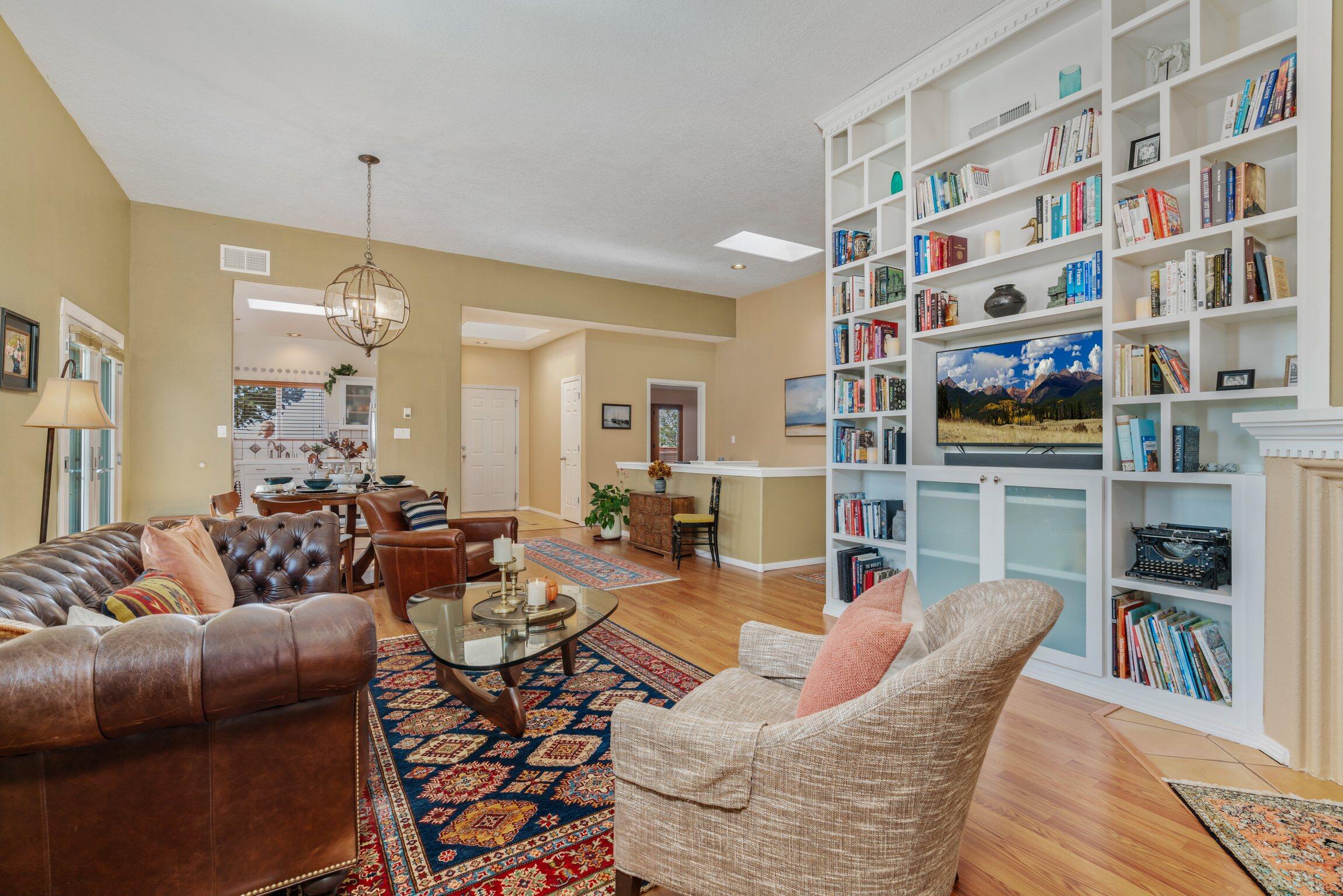 5606 BOSQUE VISTA Drive NE