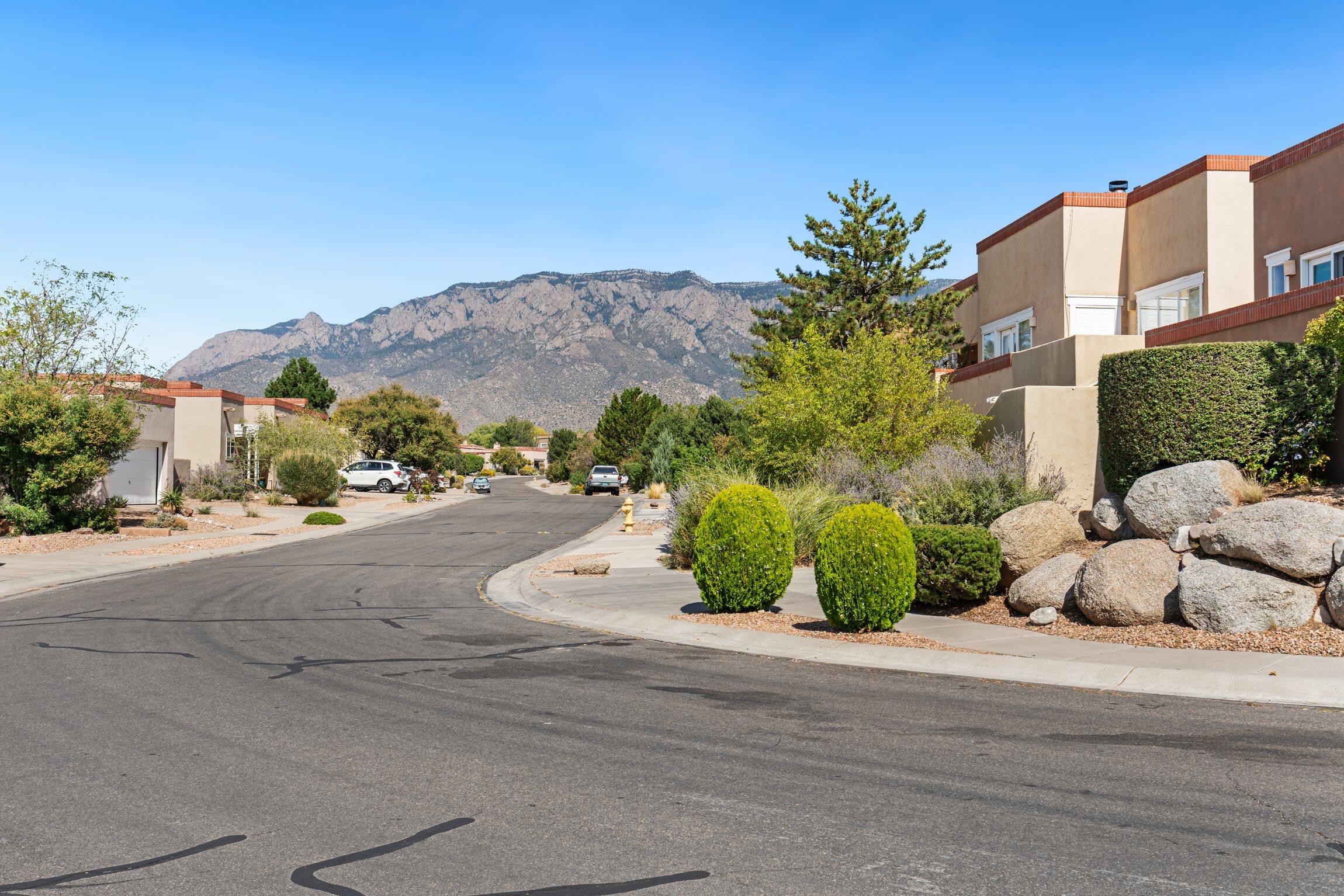 5606 BOSQUE VISTA Drive NE