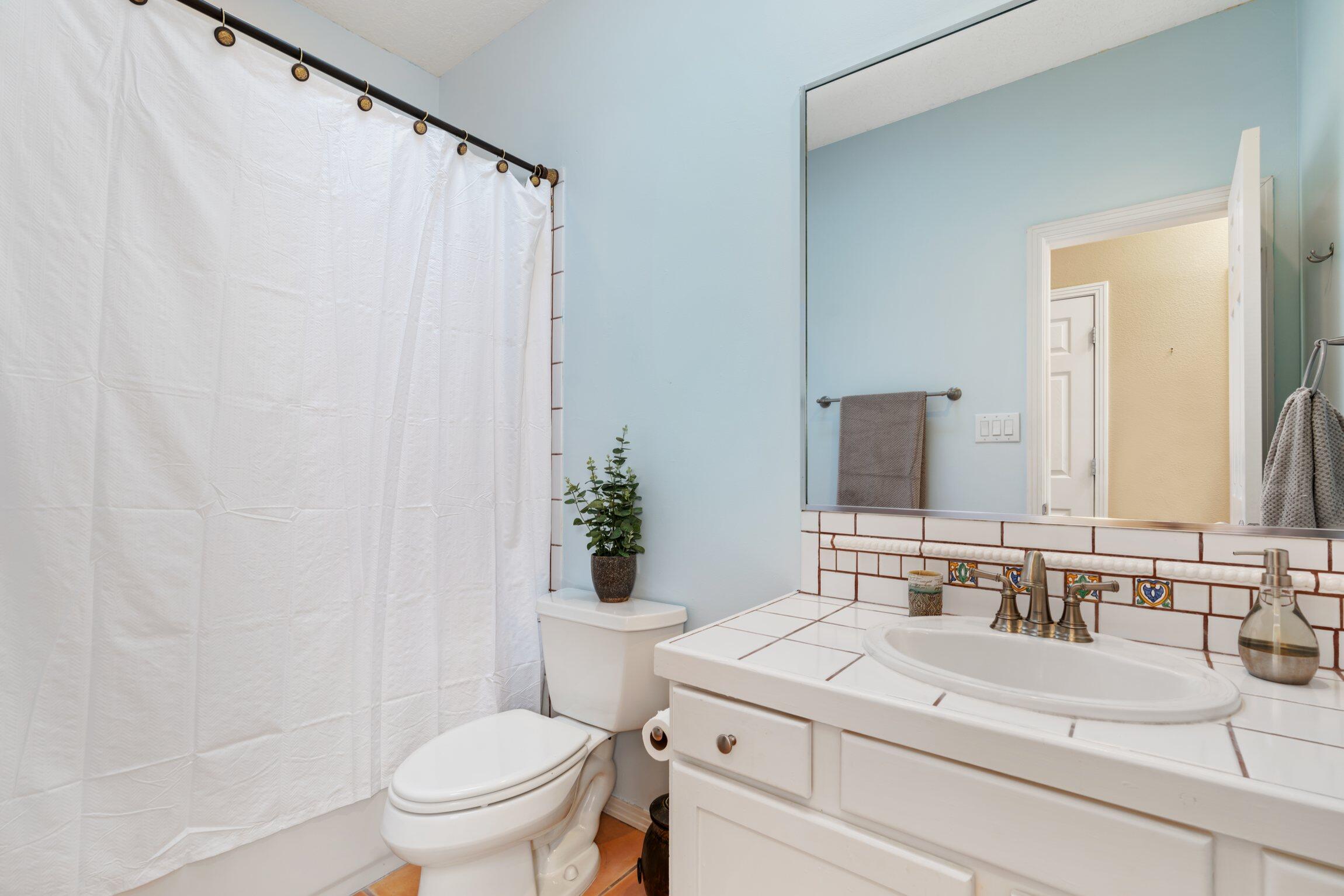 5606 BOSQUE VISTA Drive NE