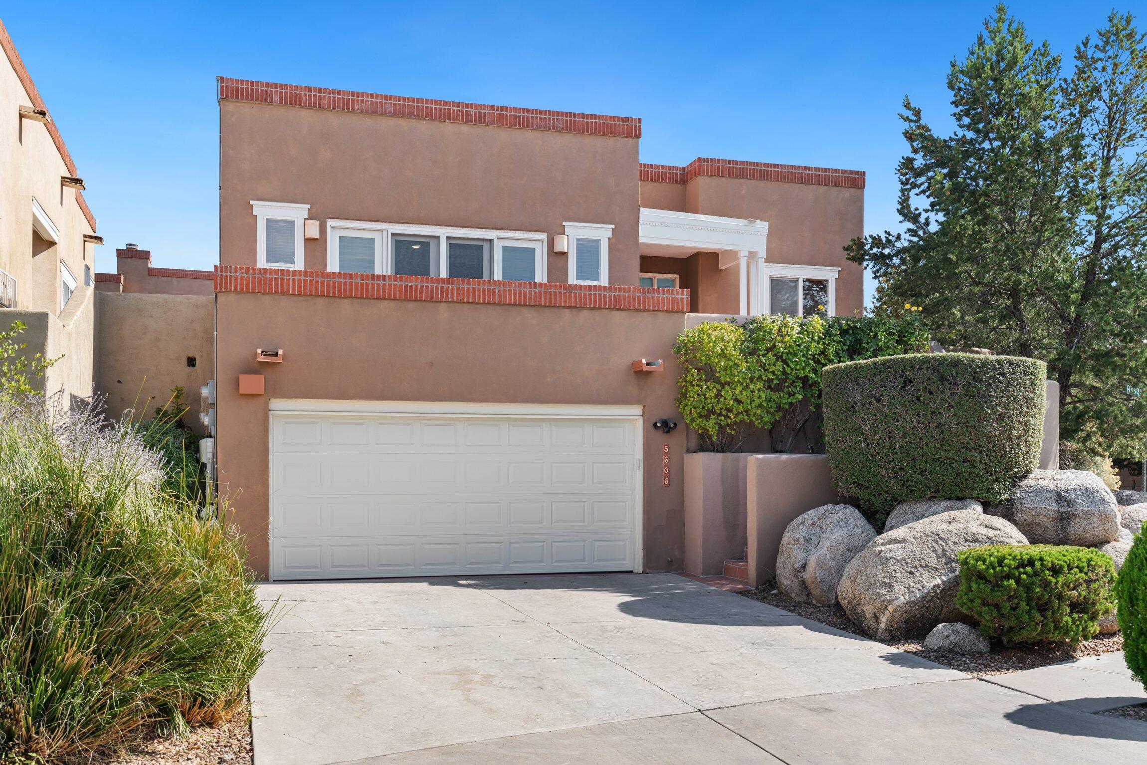 5606 BOSQUE VISTA Drive NE