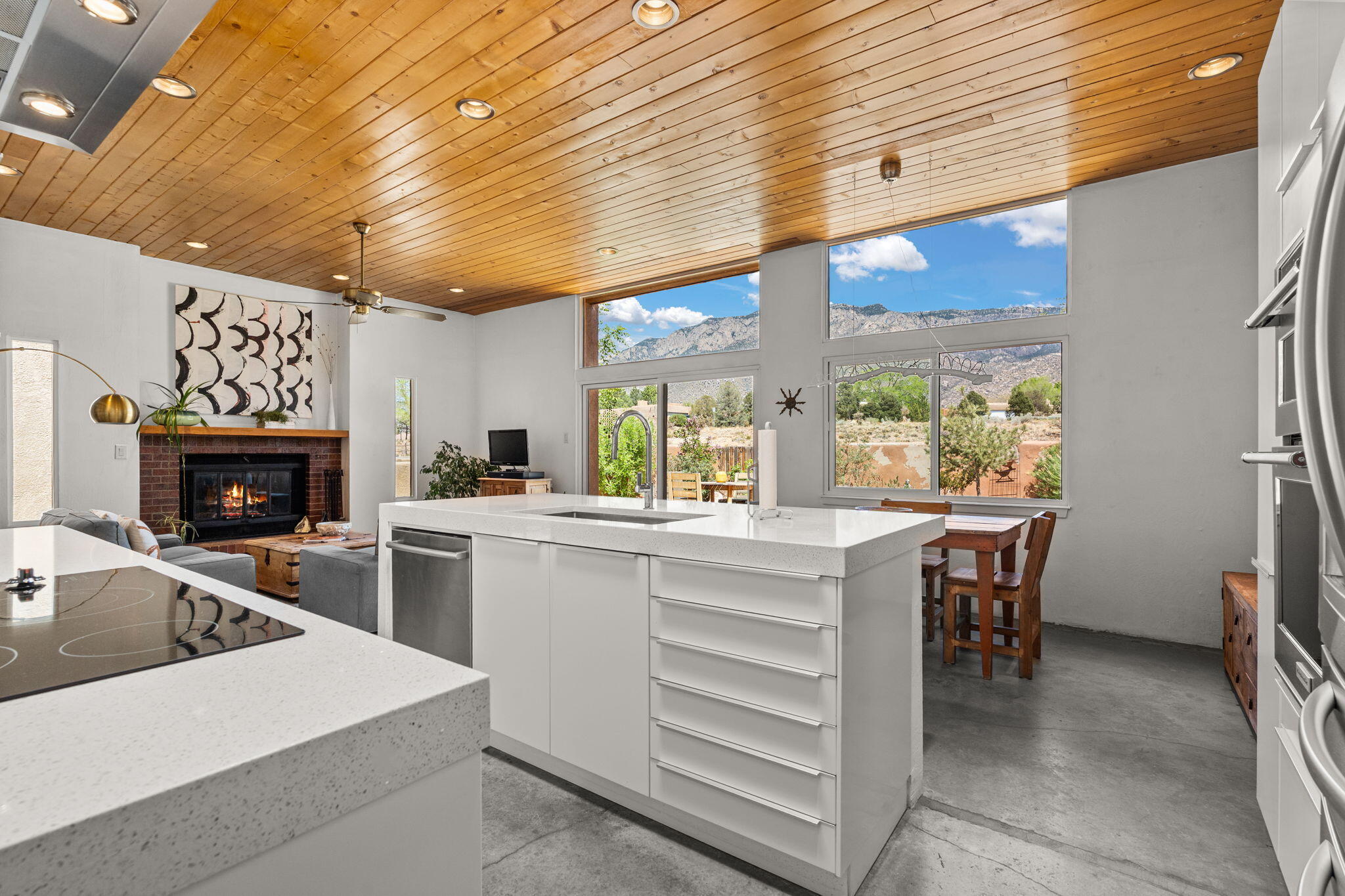 1837 TRAMWAY TERRACE Loop NE