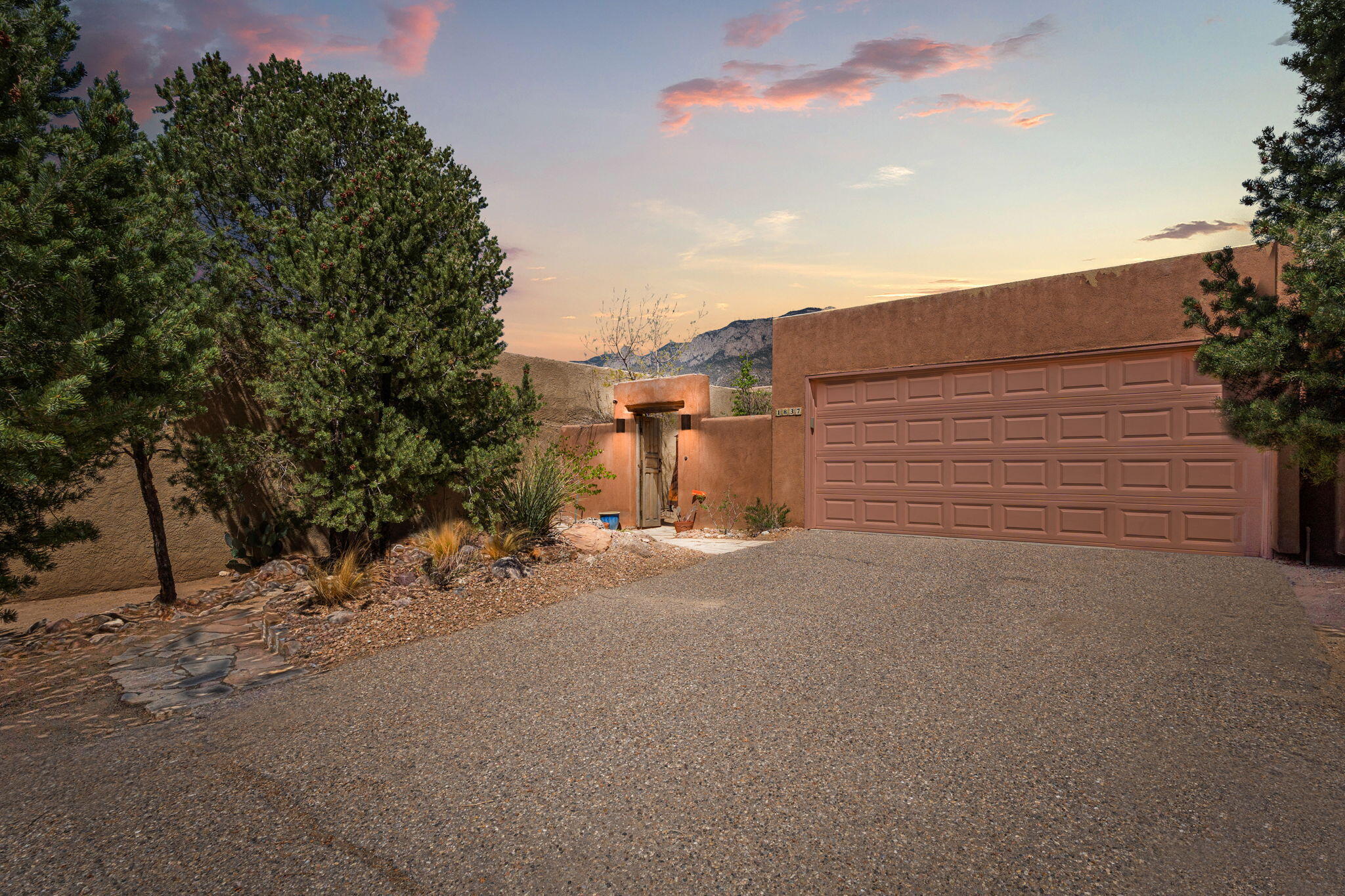 1837 TRAMWAY TERRACE Loop NE