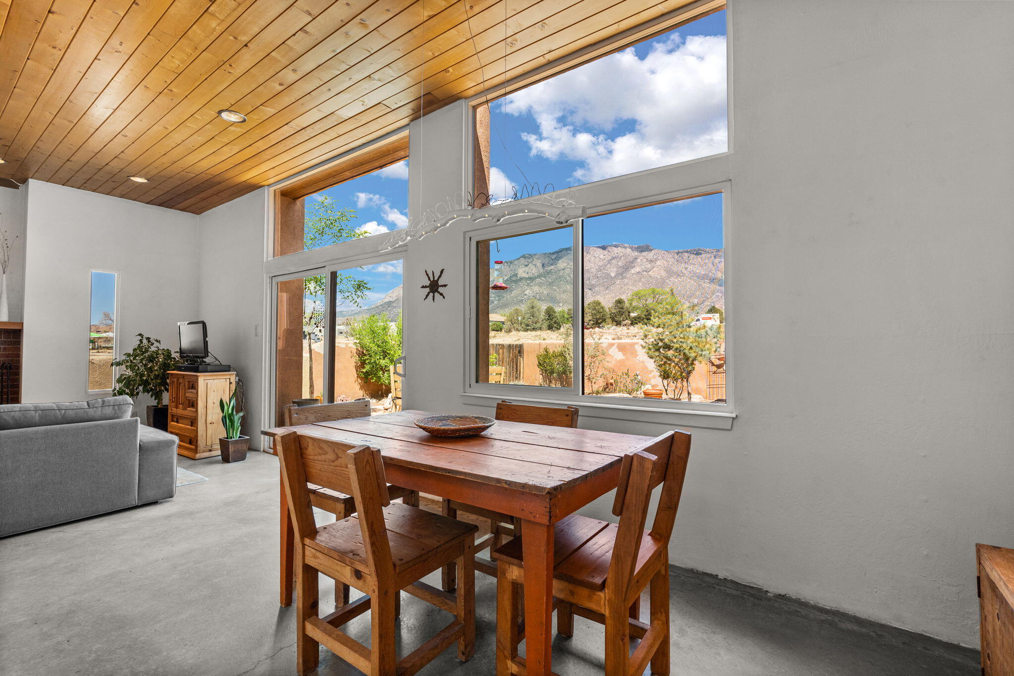 1837 TRAMWAY TERRACE Loop NE