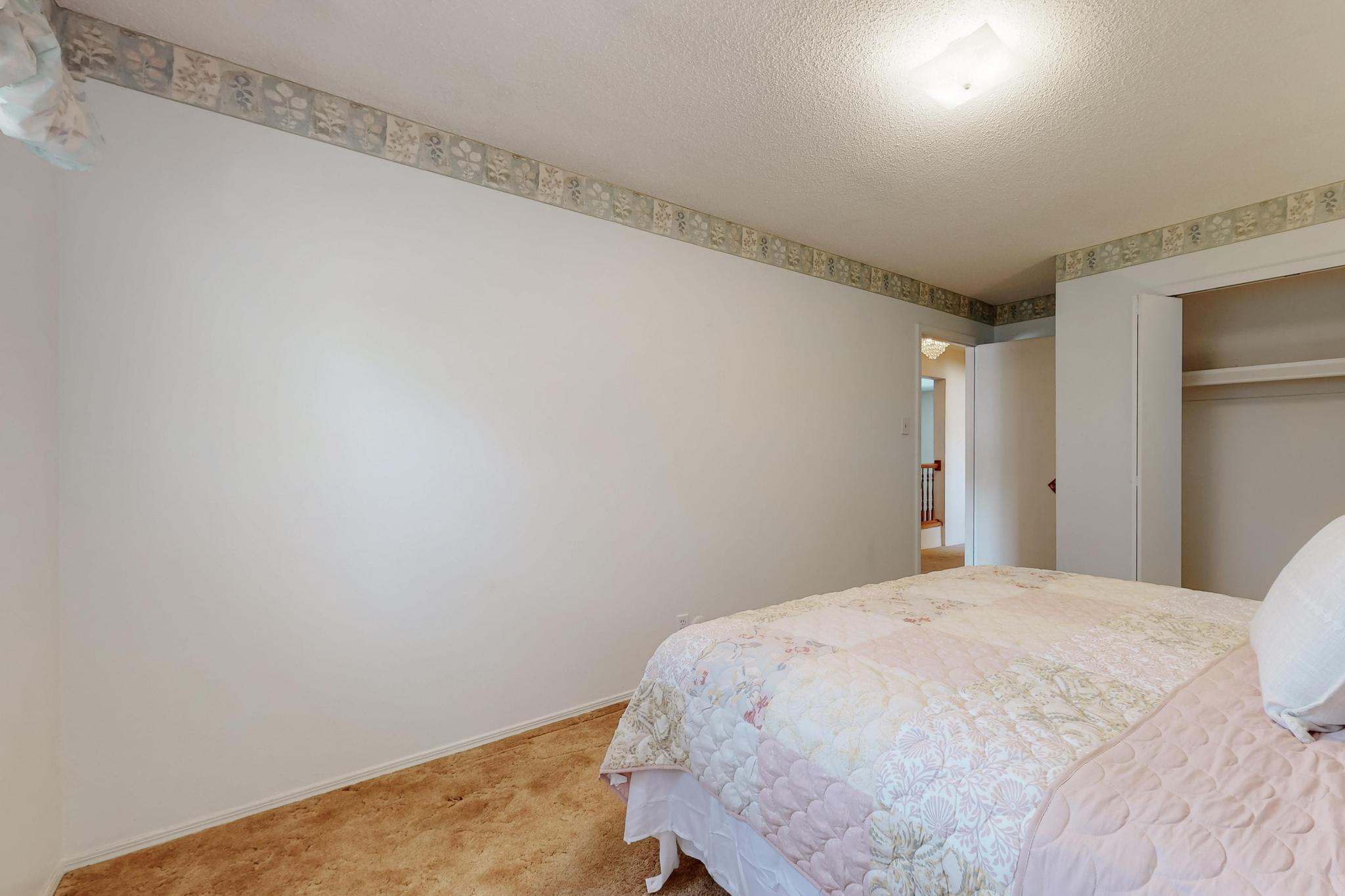 11212 NASSAU Drive NE