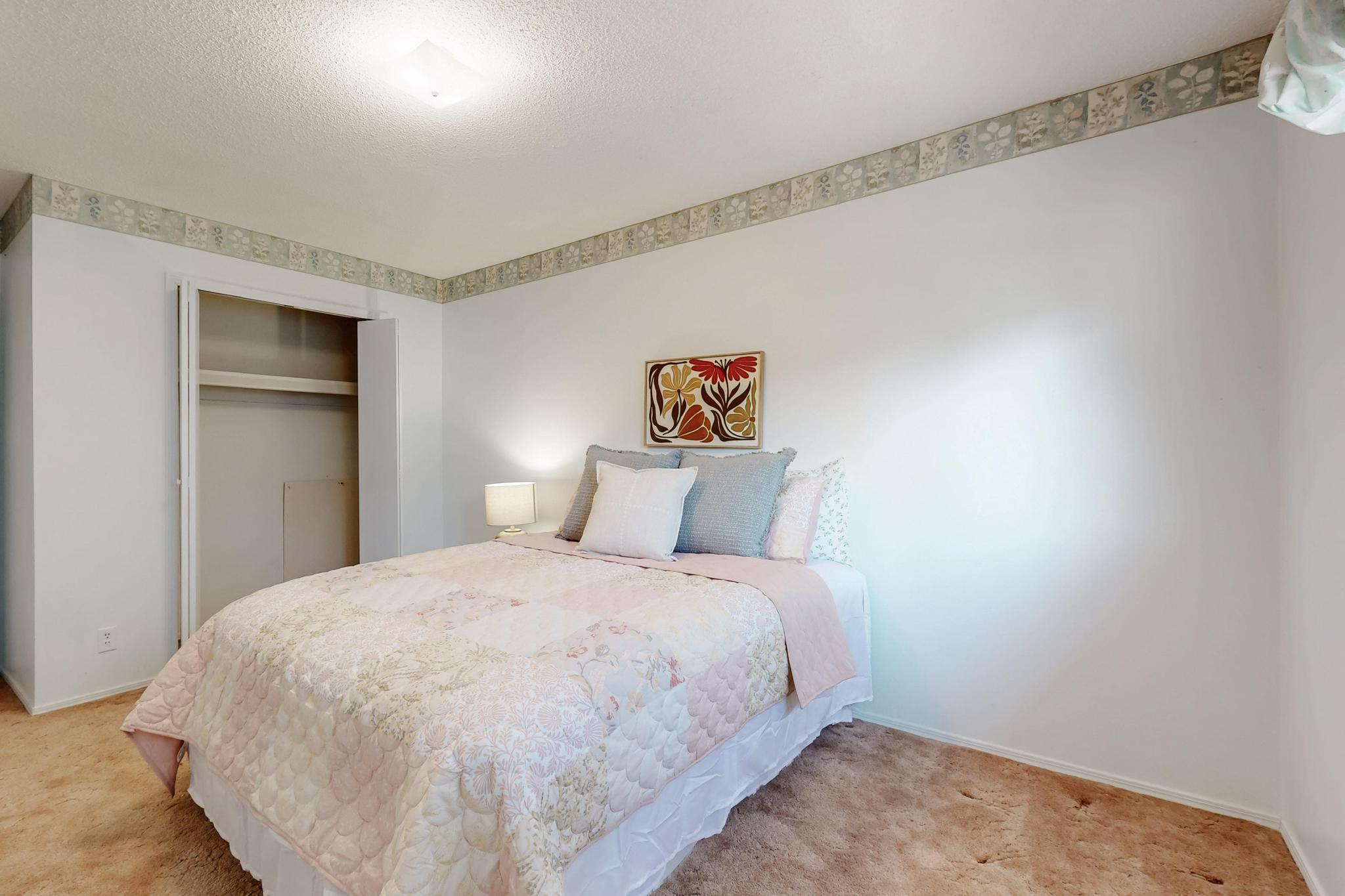 11212 NASSAU Drive NE