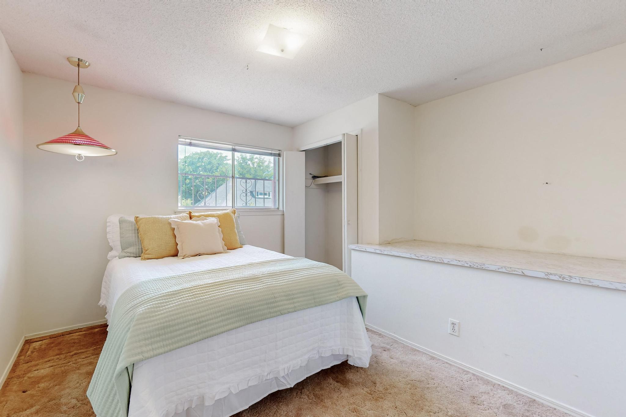11212 NASSAU Drive NE